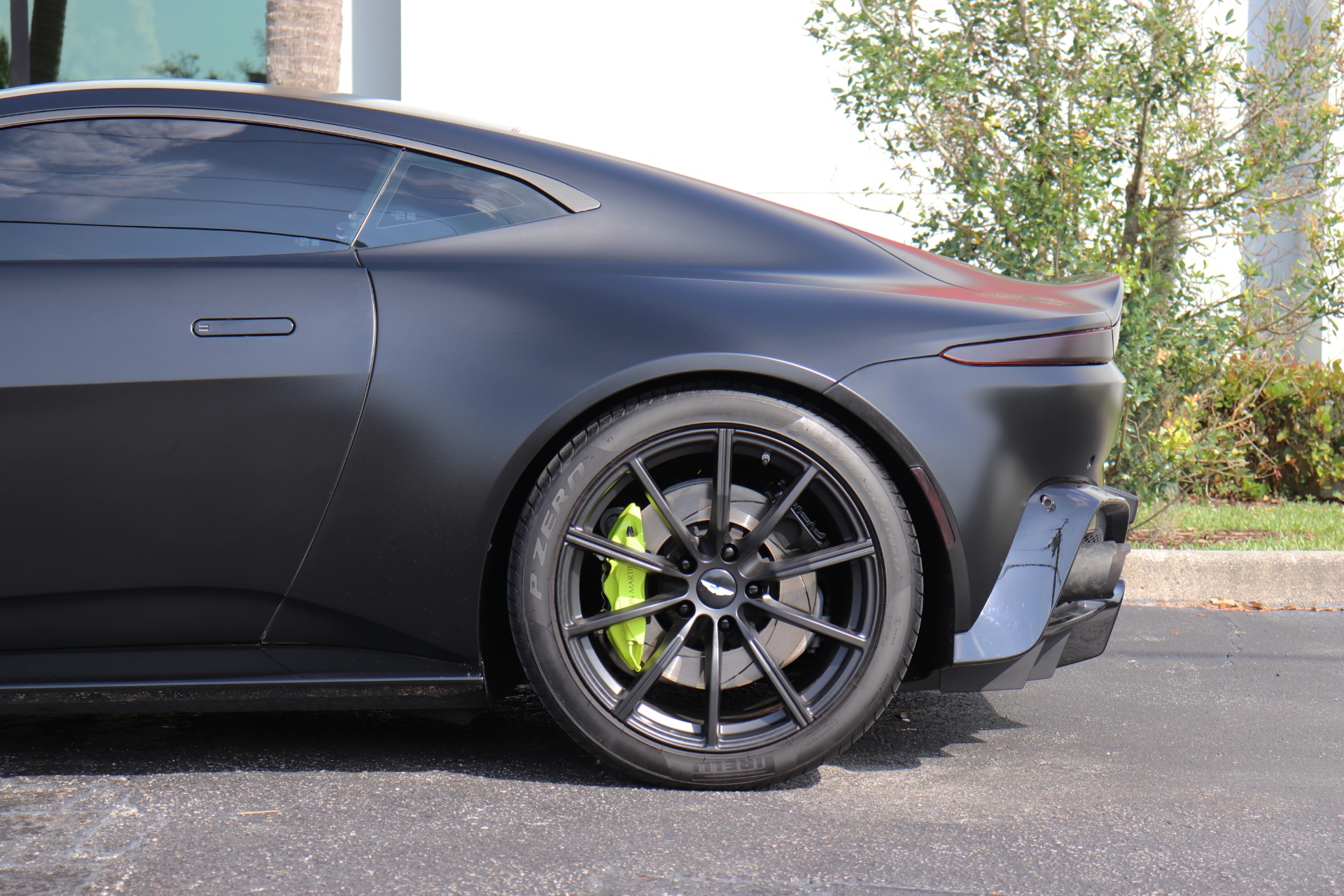 Used-2019-Aston-Martin-Vantage