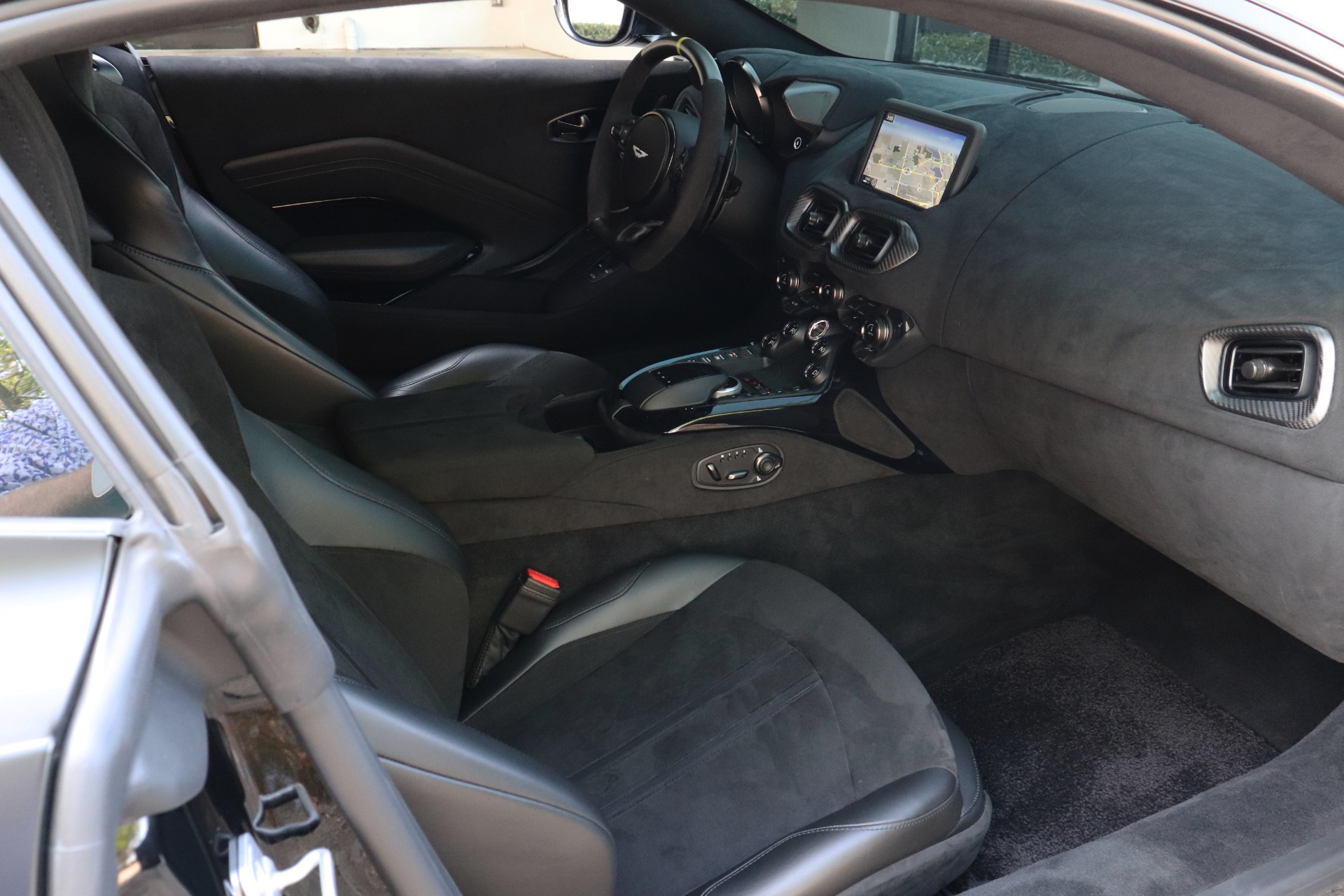 Used-2019-Aston-Martin-Vantage