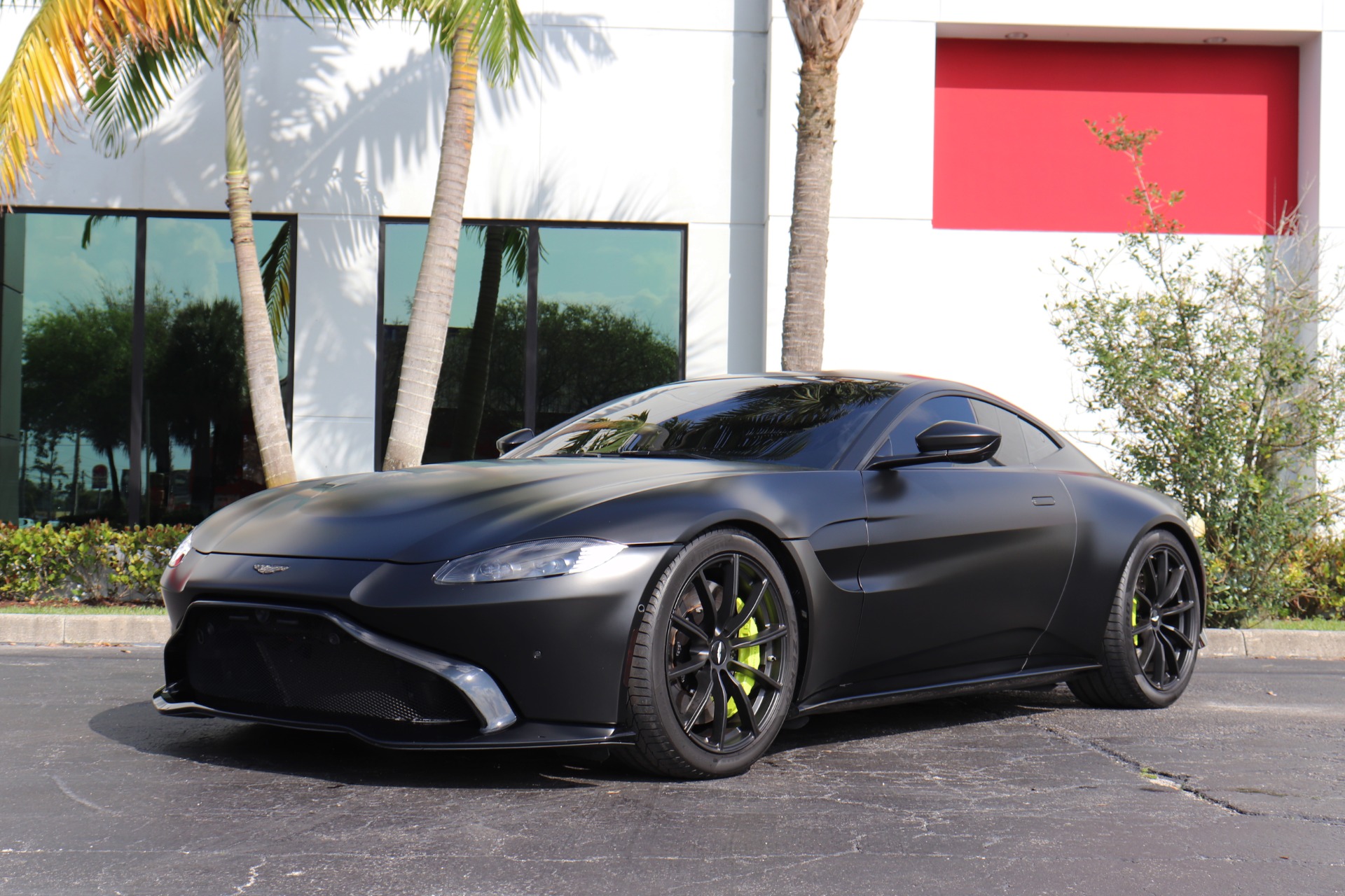 Used-2019-Aston-Martin-Vantage