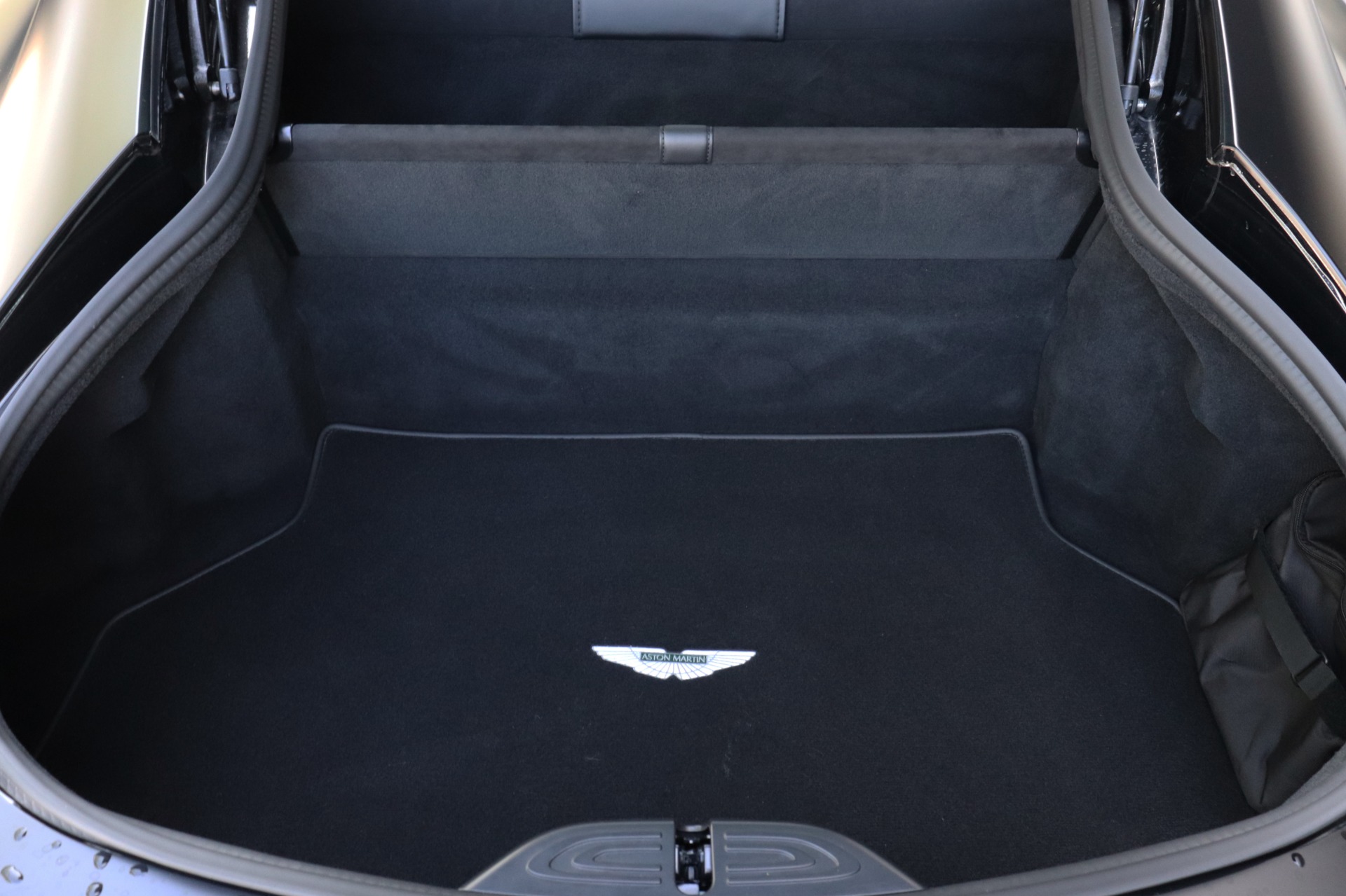 Used-2019-Aston-Martin-Vantage