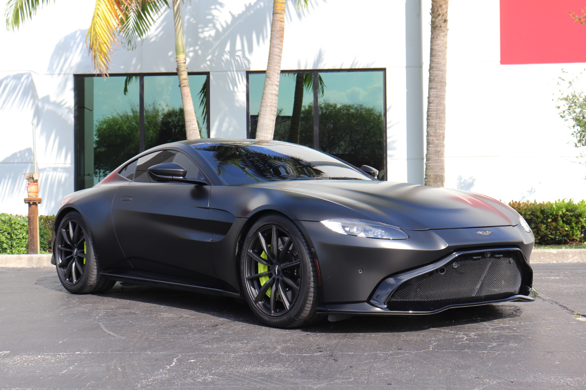 Used-2019-Aston-Martin-Vantage