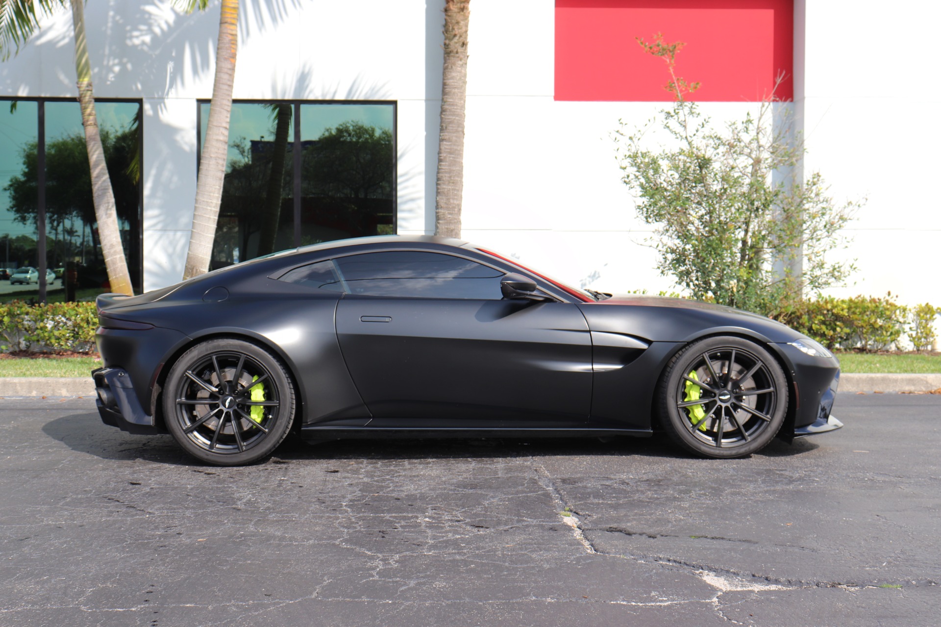 Used-2019-Aston-Martin-Vantage