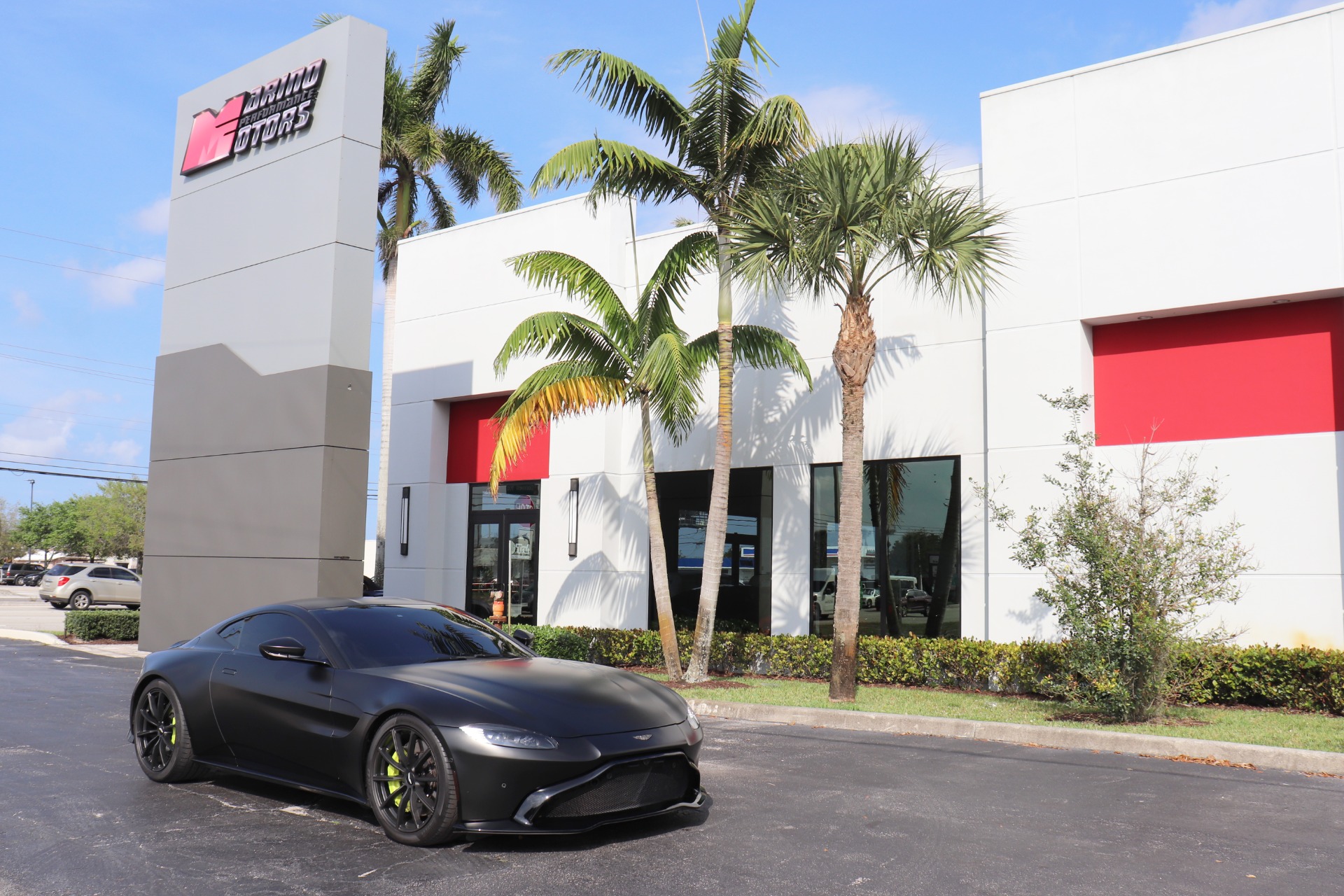 Used-2019-Aston-Martin-Vantage