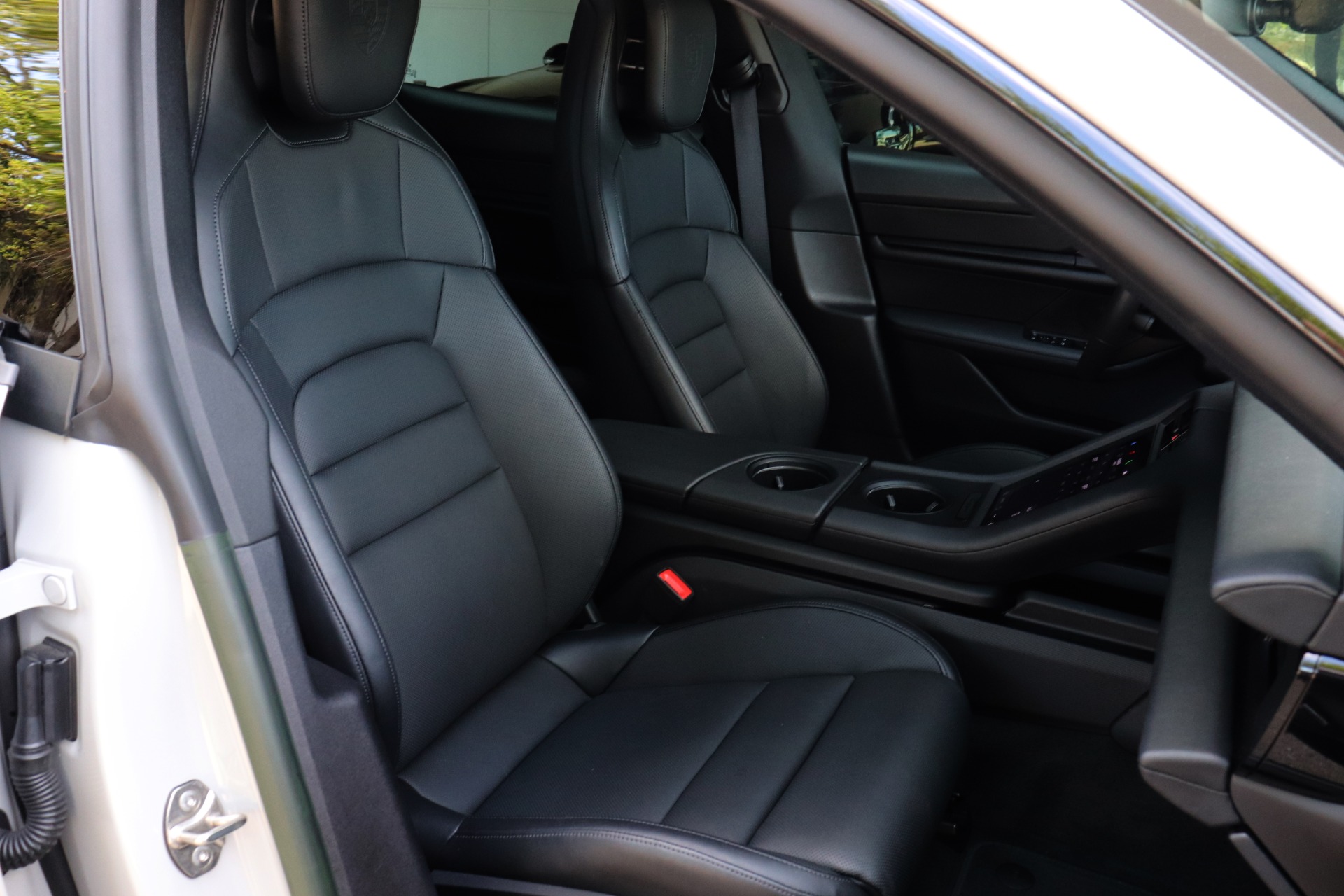 Used-2022-Porsche-Taycan-4-Cross-Turismo