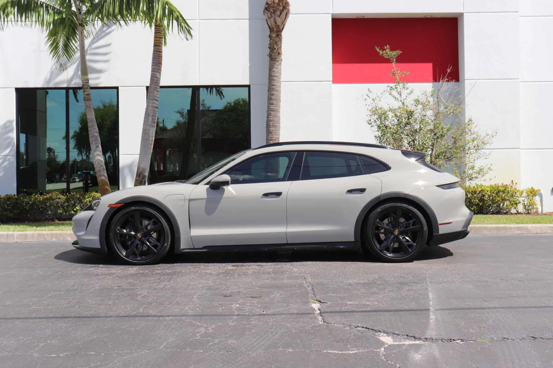Used-2022-Porsche-Taycan-4-Cross-Turismo
