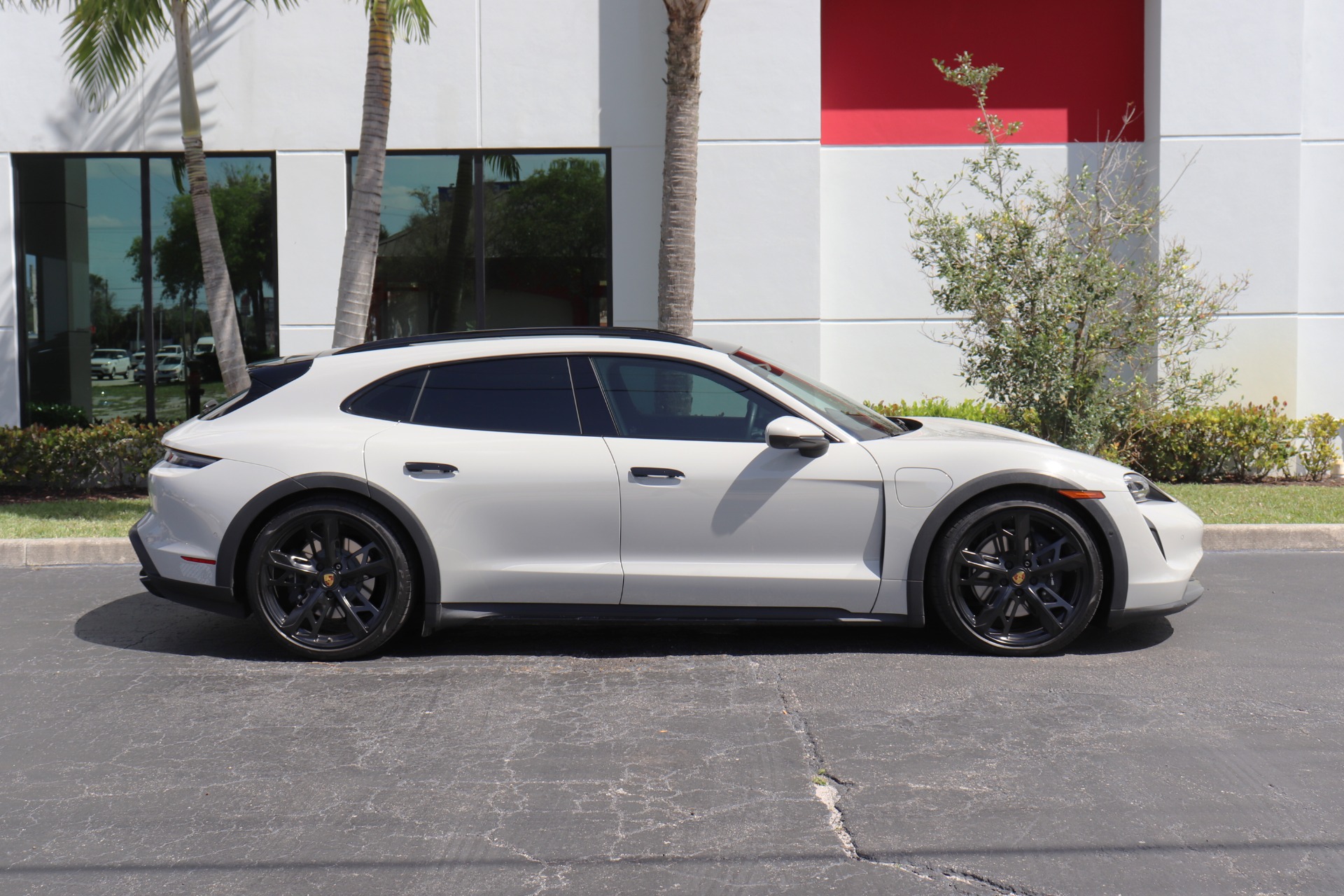 Used-2022-Porsche-Taycan-4-Cross-Turismo