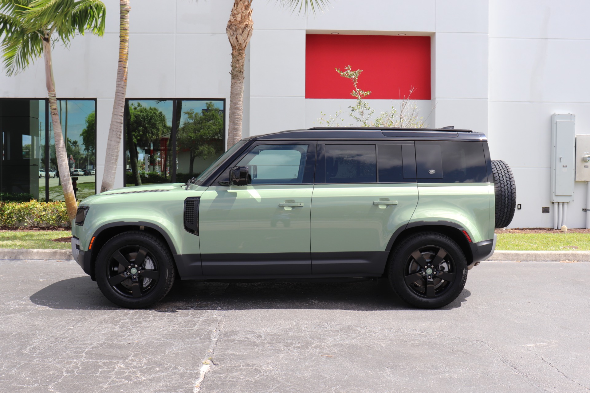 Used-2023-Land-Rover-Defender-110-75th-Anniversary-Edition