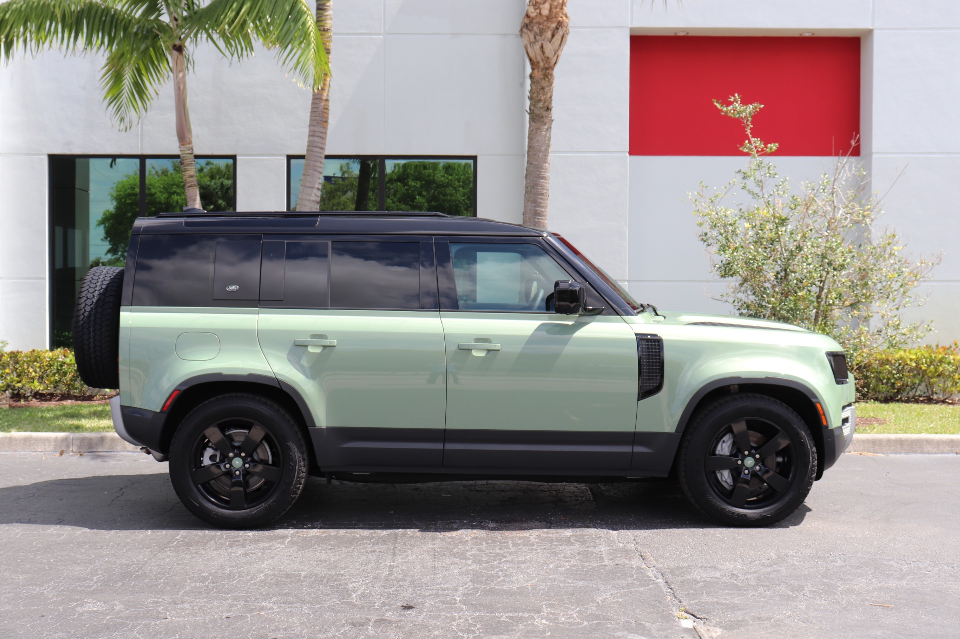 Used-2023-Land-Rover-Defender-110-75th-Anniversary-Edition