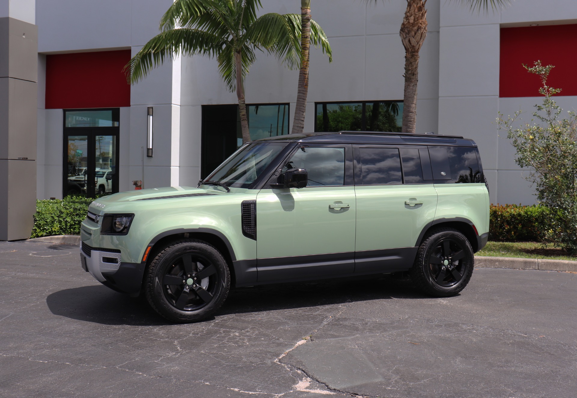Used-2023-Land-Rover-Defender-110-75th-Anniversary-Edition