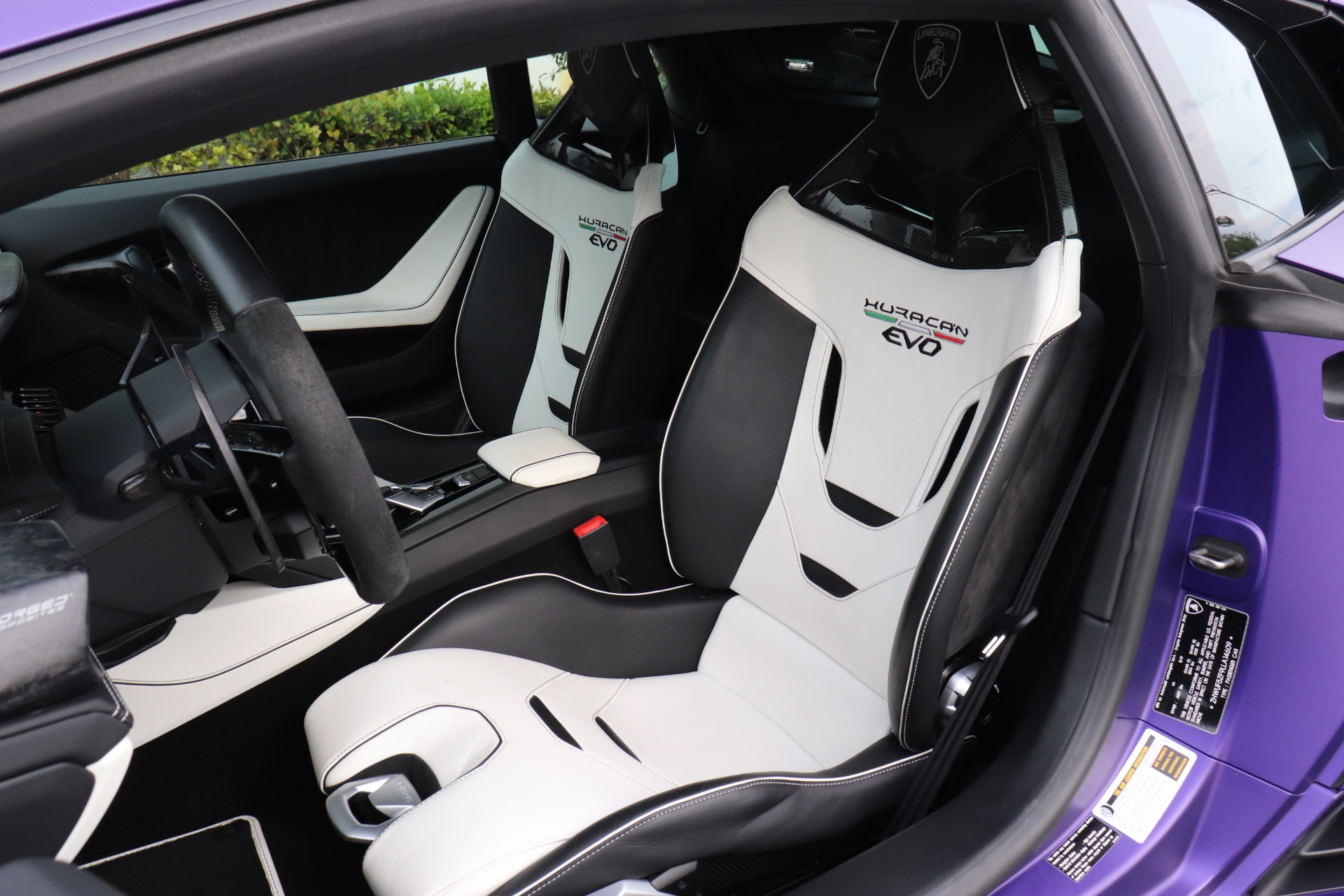 Used-2020-Lamborghini-Huracan-EVO