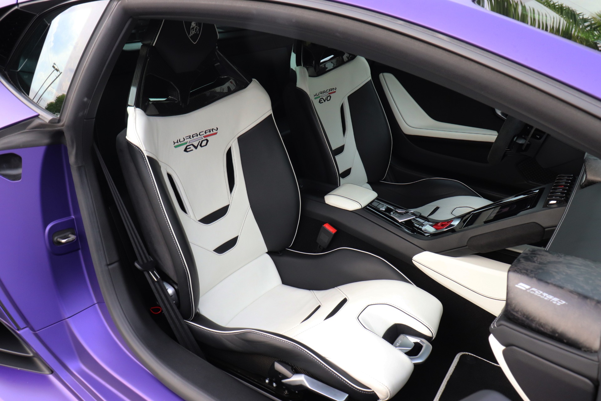 Used-2020-Lamborghini-Huracan-EVO