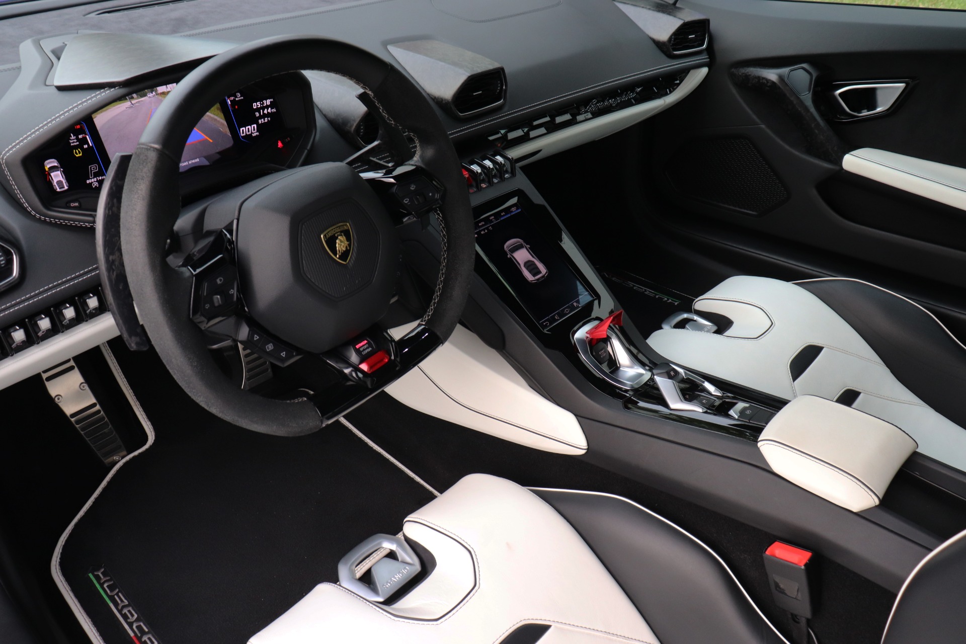 Used-2020-Lamborghini-Huracan-EVO