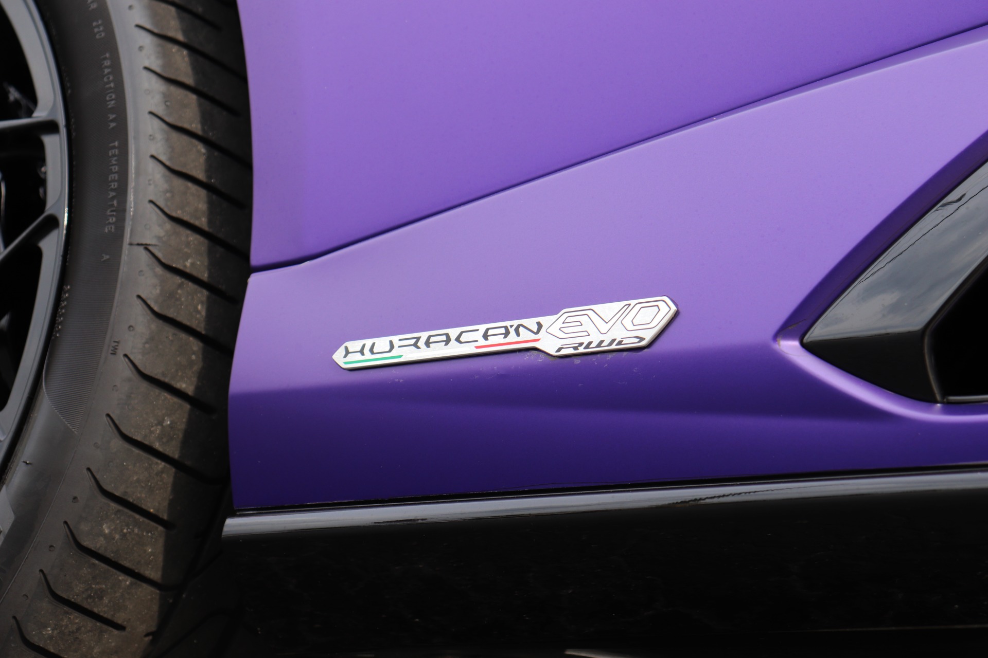 Used-2020-Lamborghini-Huracan-EVO