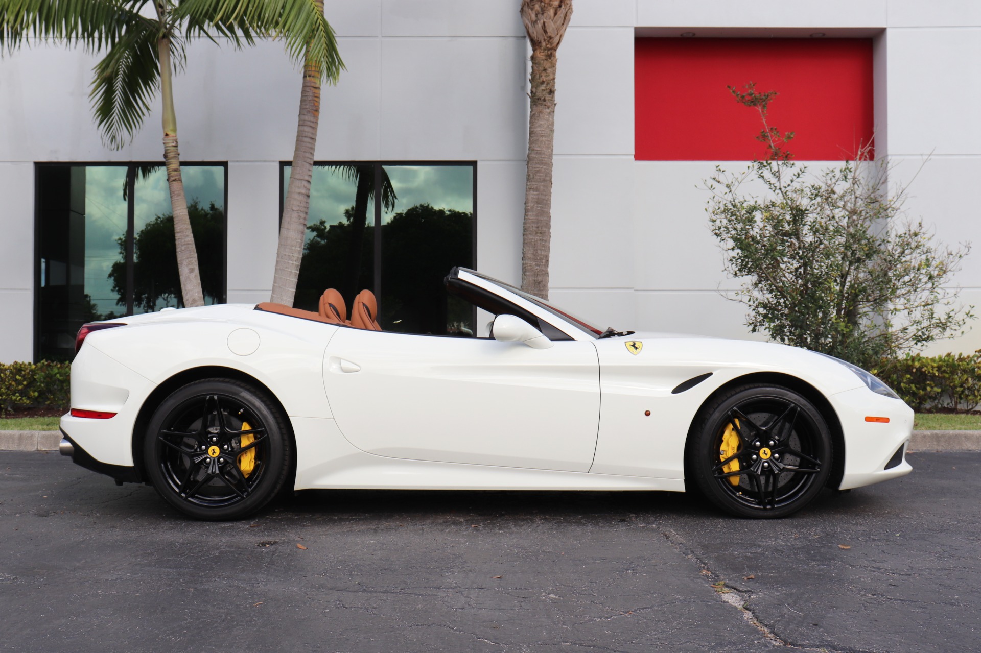 Used-2016-Ferrari-California-T