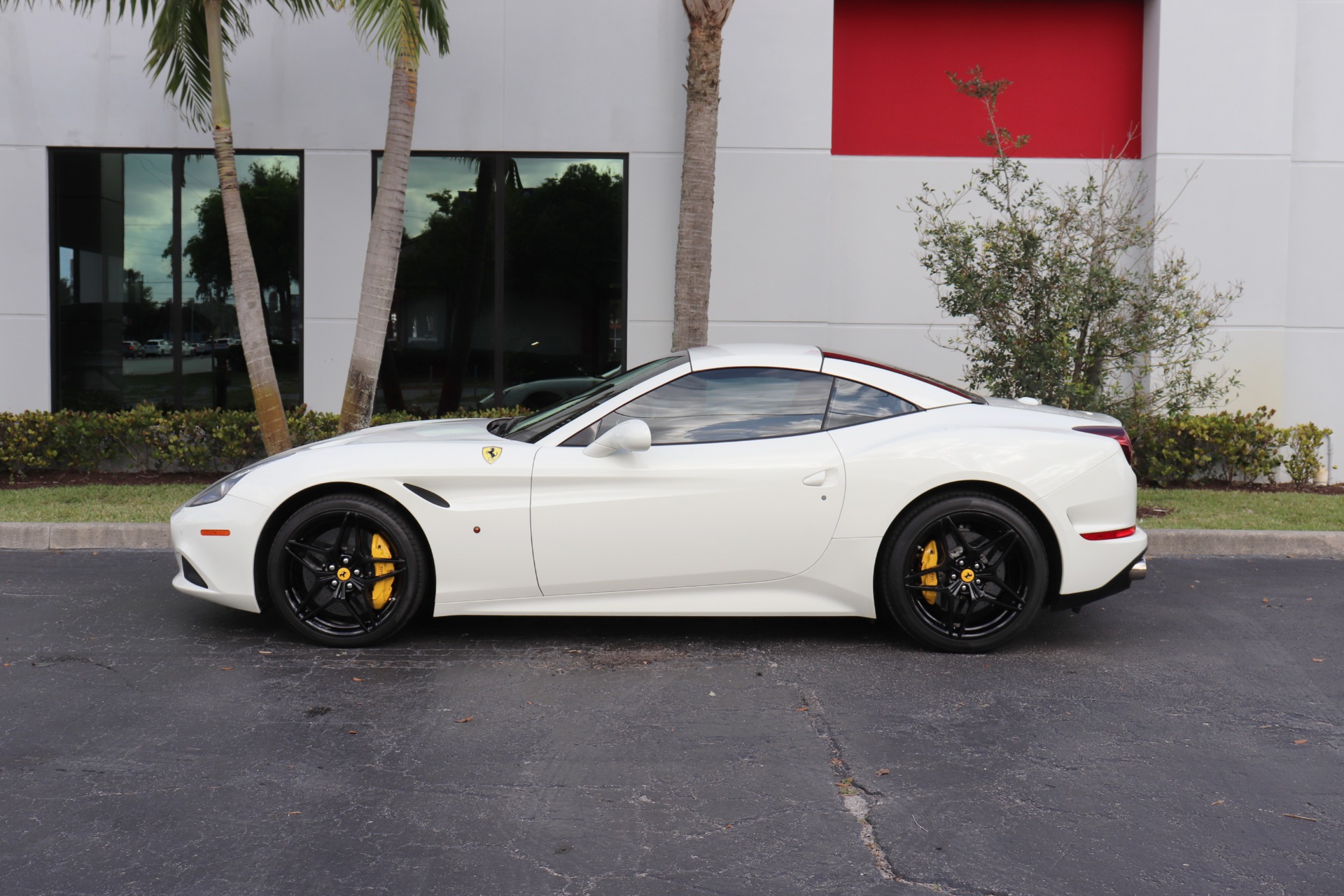 Used-2016-Ferrari-California-T