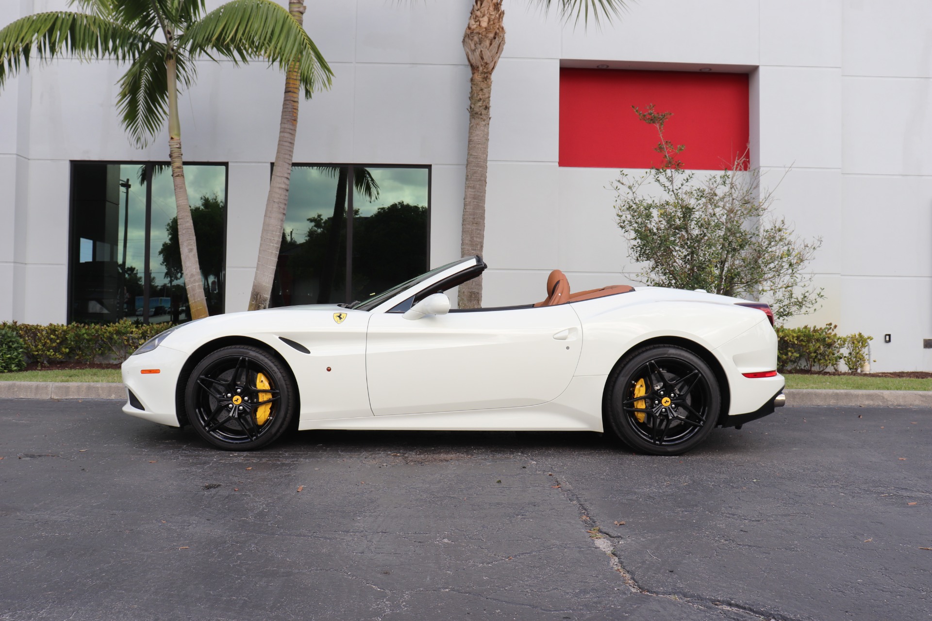 Used-2016-Ferrari-California-T
