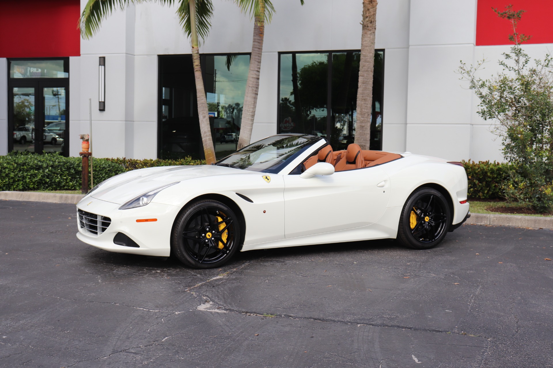 Used-2016-Ferrari-California-T