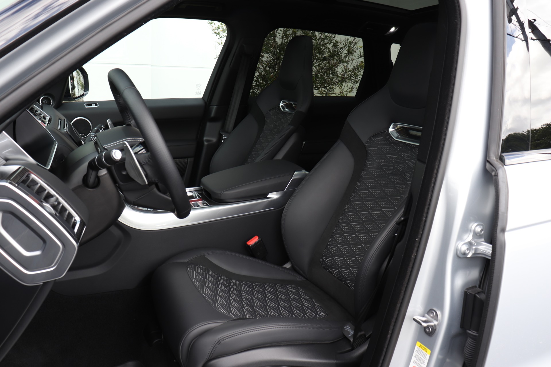 Used-2022-Land-Rover-Range-Rover-Sport-SVR