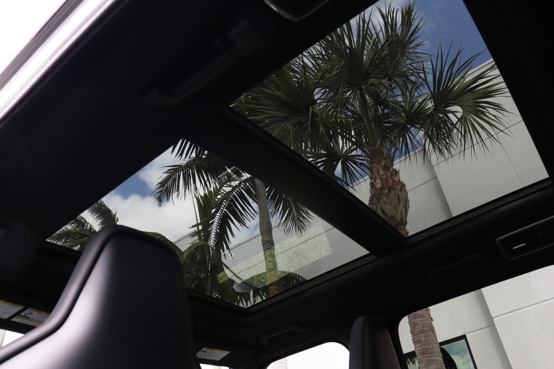 Used-2022-Land-Rover-Range-Rover-Sport-SVR