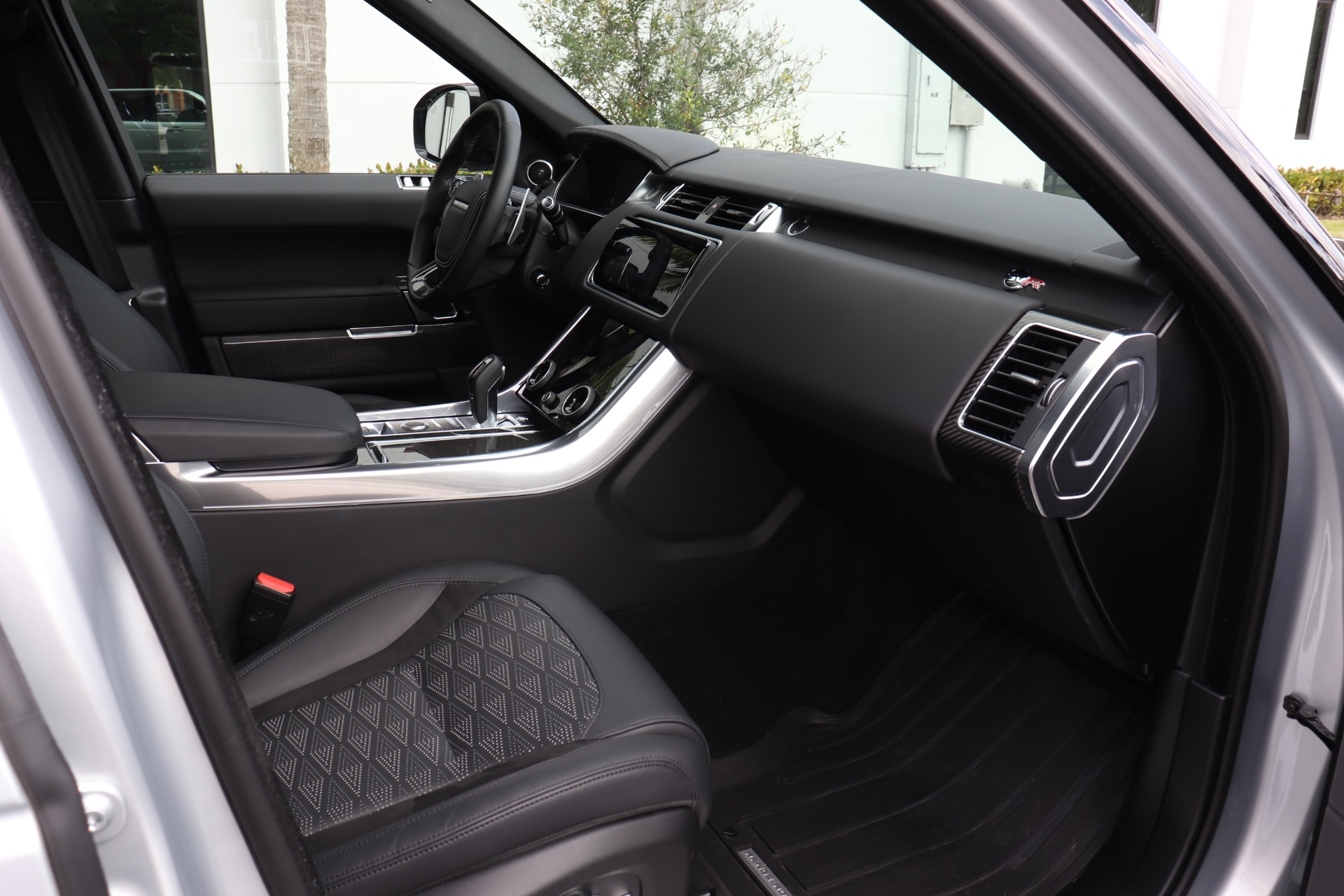 Used-2022-Land-Rover-Range-Rover-Sport-SVR