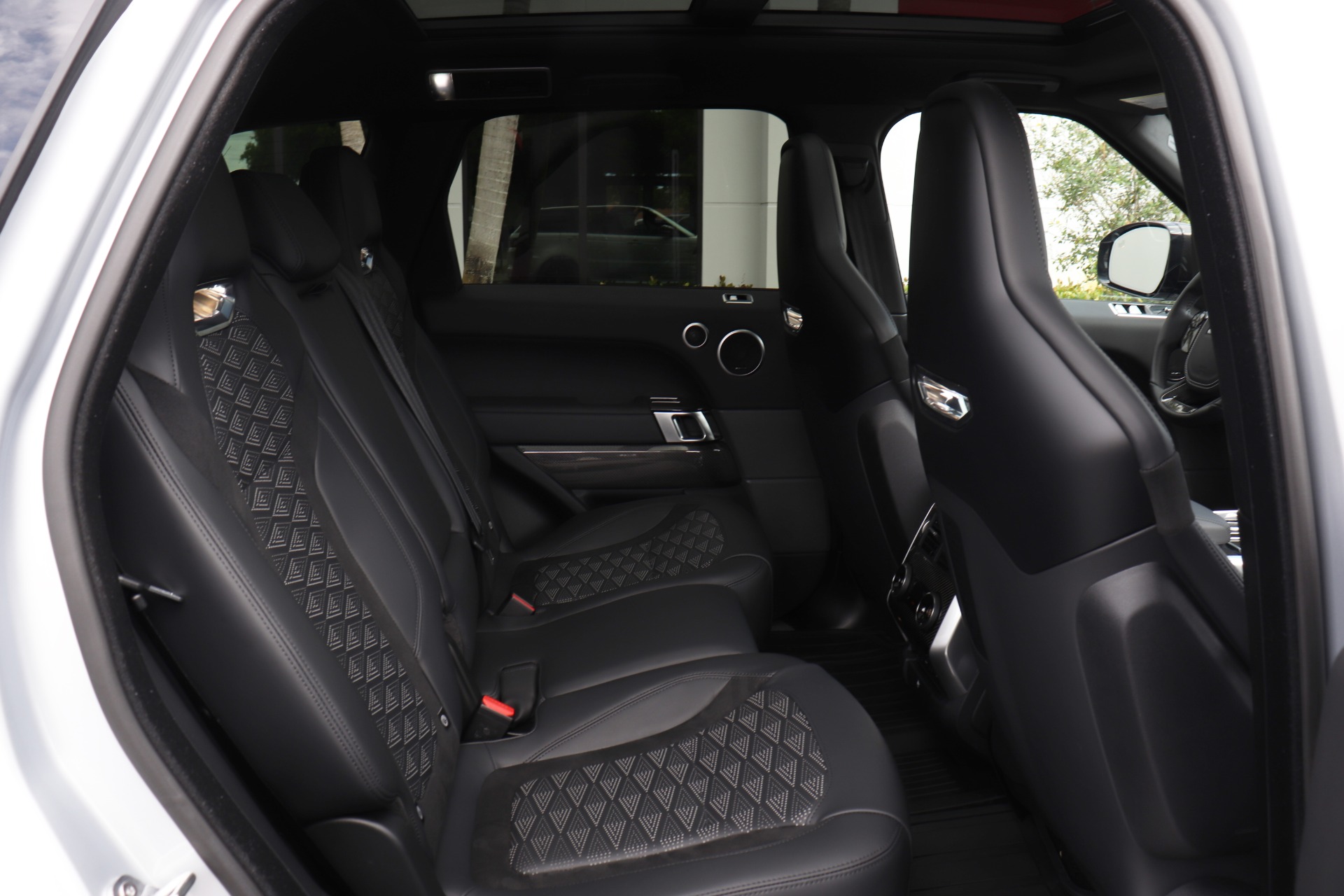 Used-2022-Land-Rover-Range-Rover-Sport-SVR