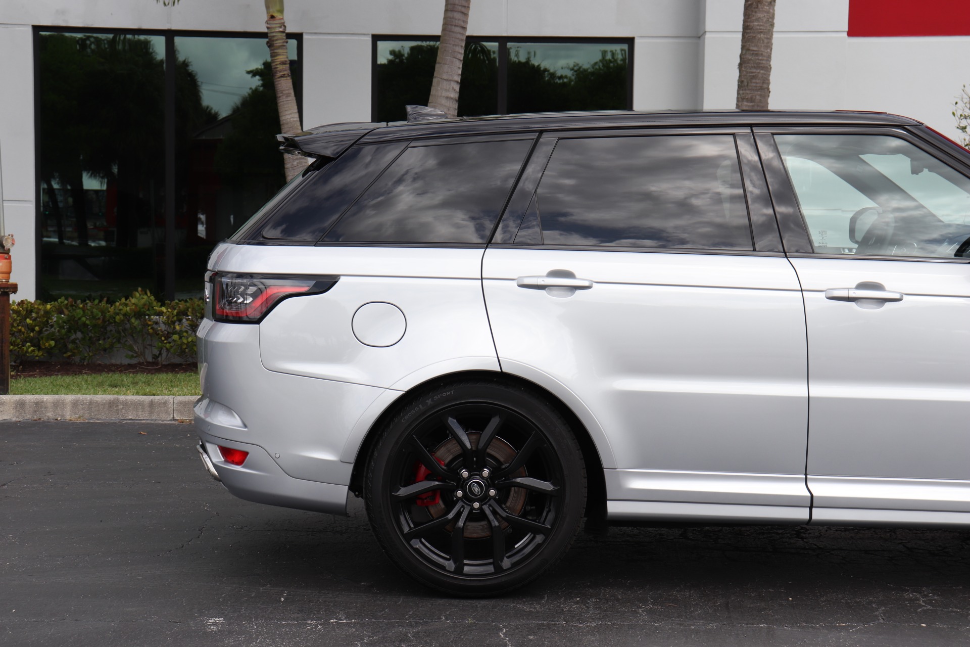 Used-2022-Land-Rover-Range-Rover-Sport-SVR