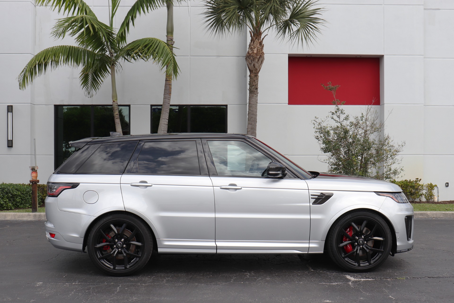 Used-2022-Land-Rover-Range-Rover-Sport-SVR