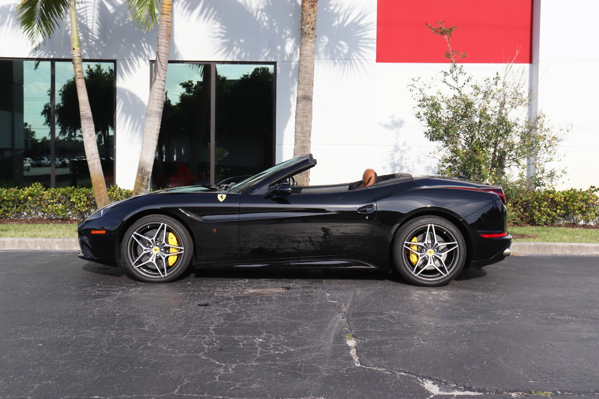 Used-2016-Ferrari-California-T