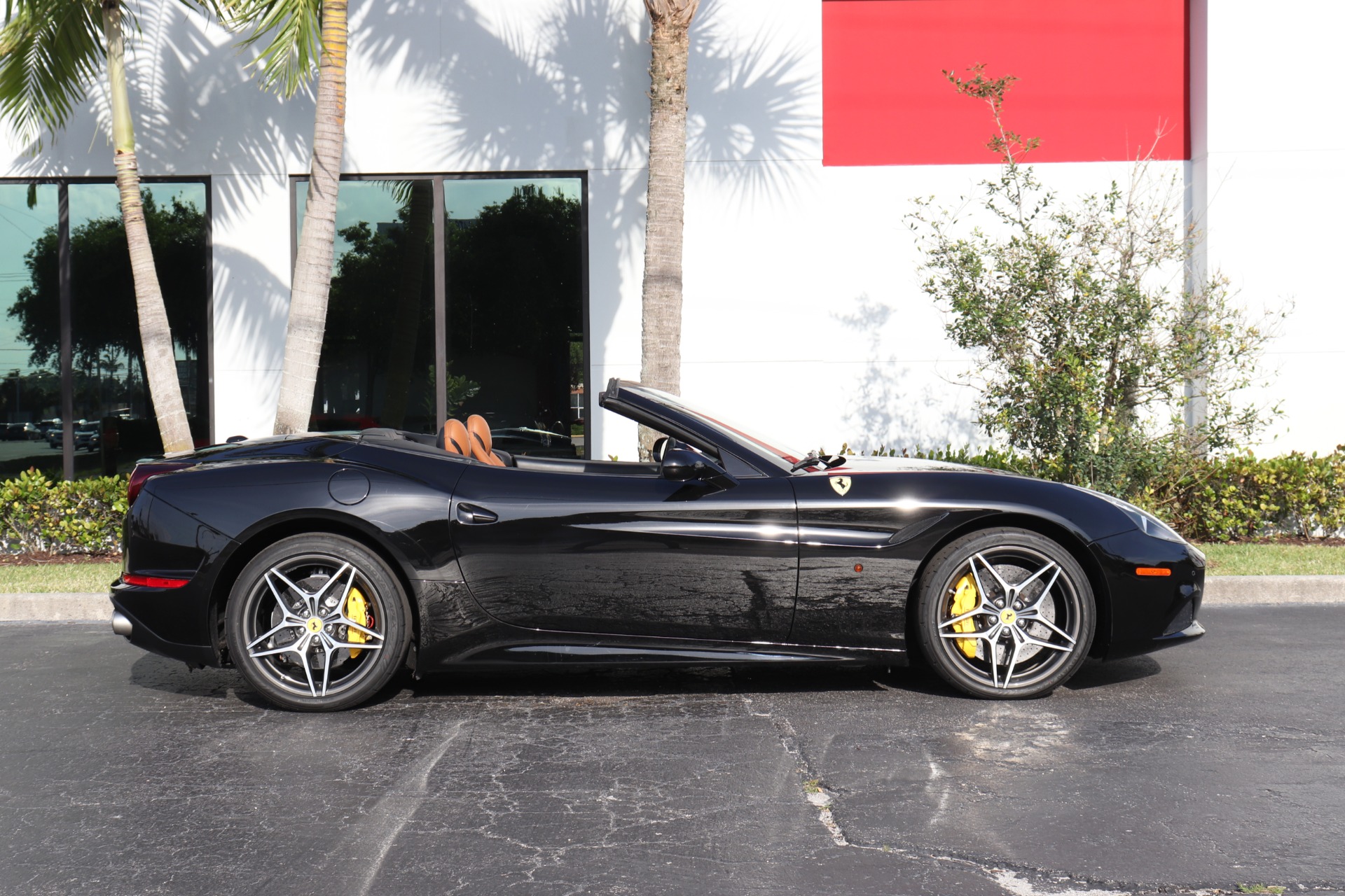 Used-2016-Ferrari-California-T