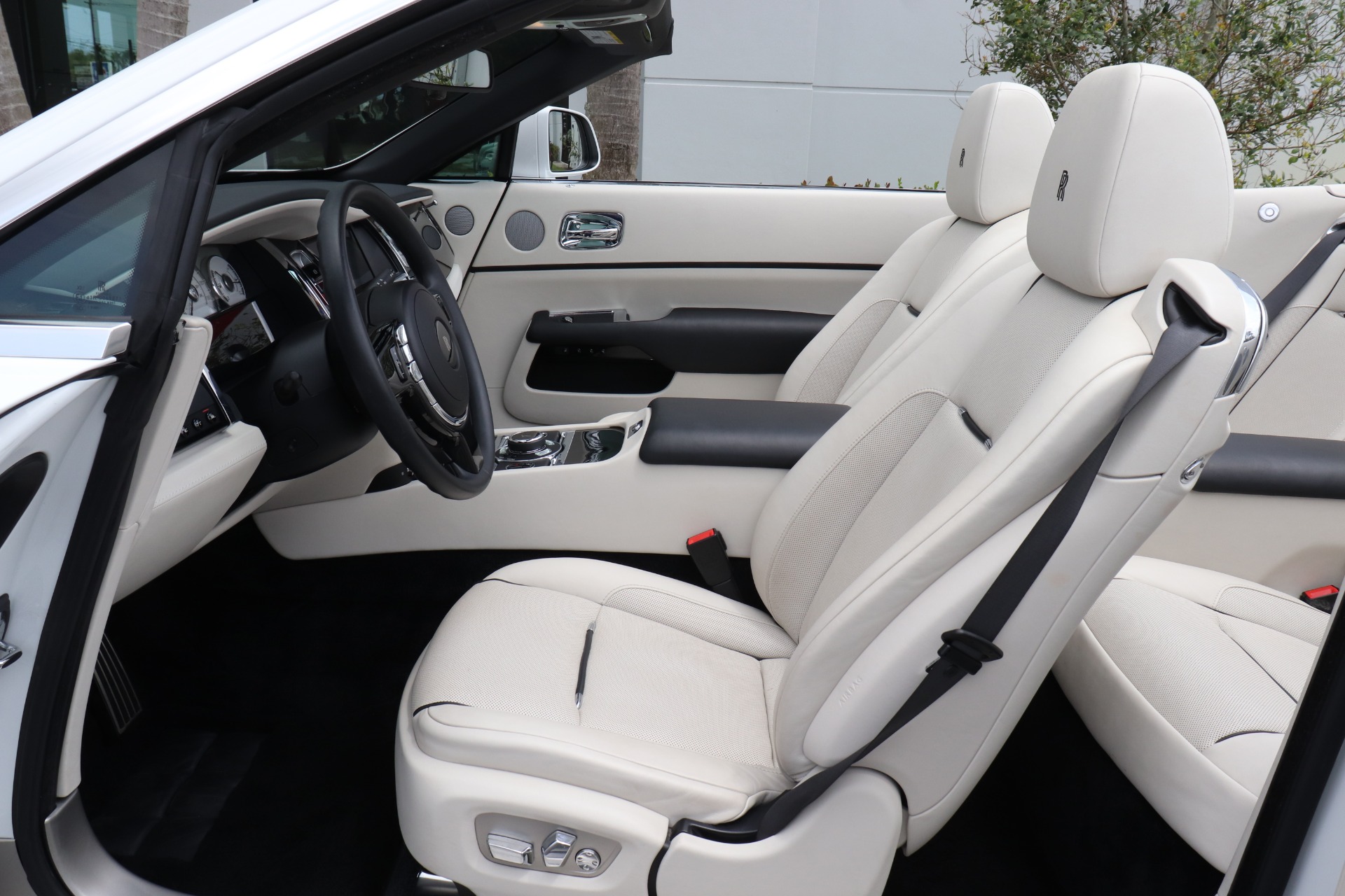 Used-2018-Rolls-Royce-Dawn
