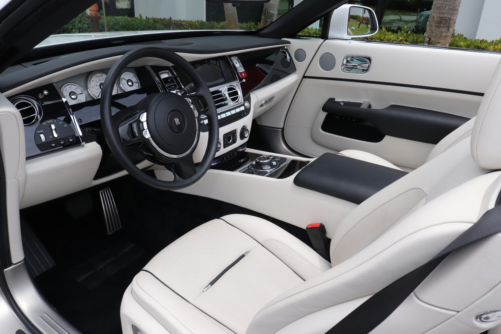 Used-2018-Rolls-Royce-Dawn