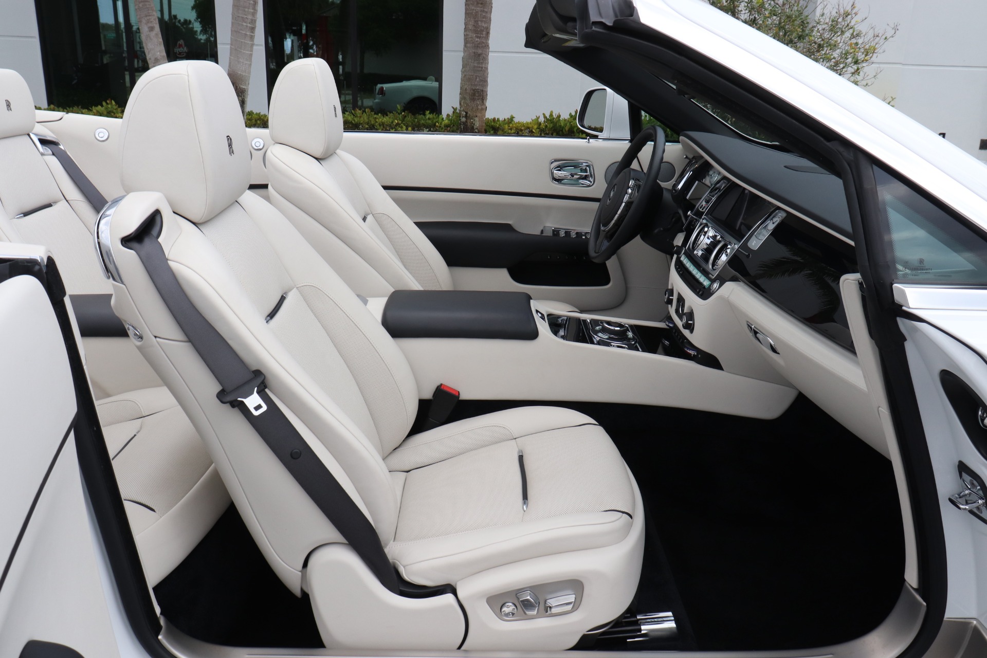 Used-2018-Rolls-Royce-Dawn