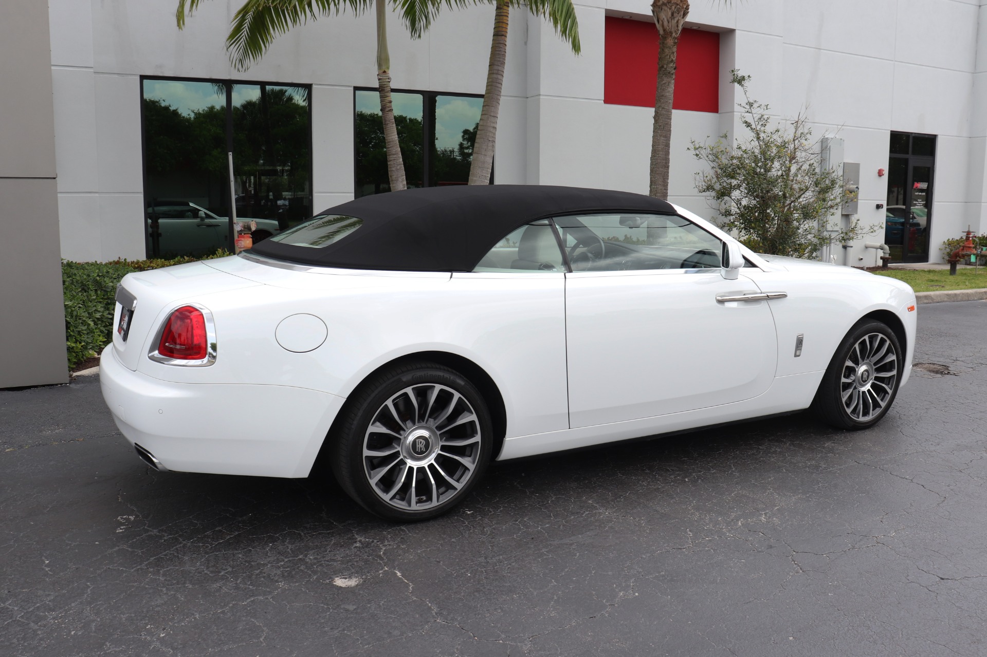 Used-2018-Rolls-Royce-Dawn