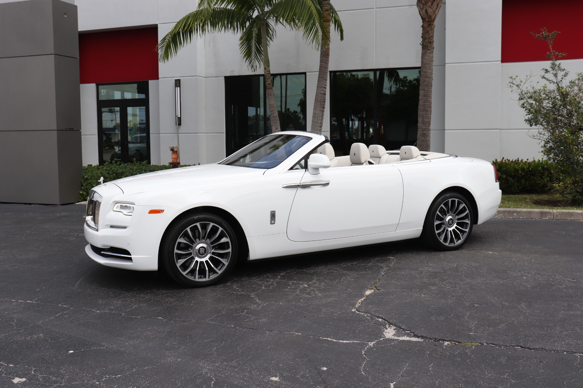 Used-2018-Rolls-Royce-Dawn