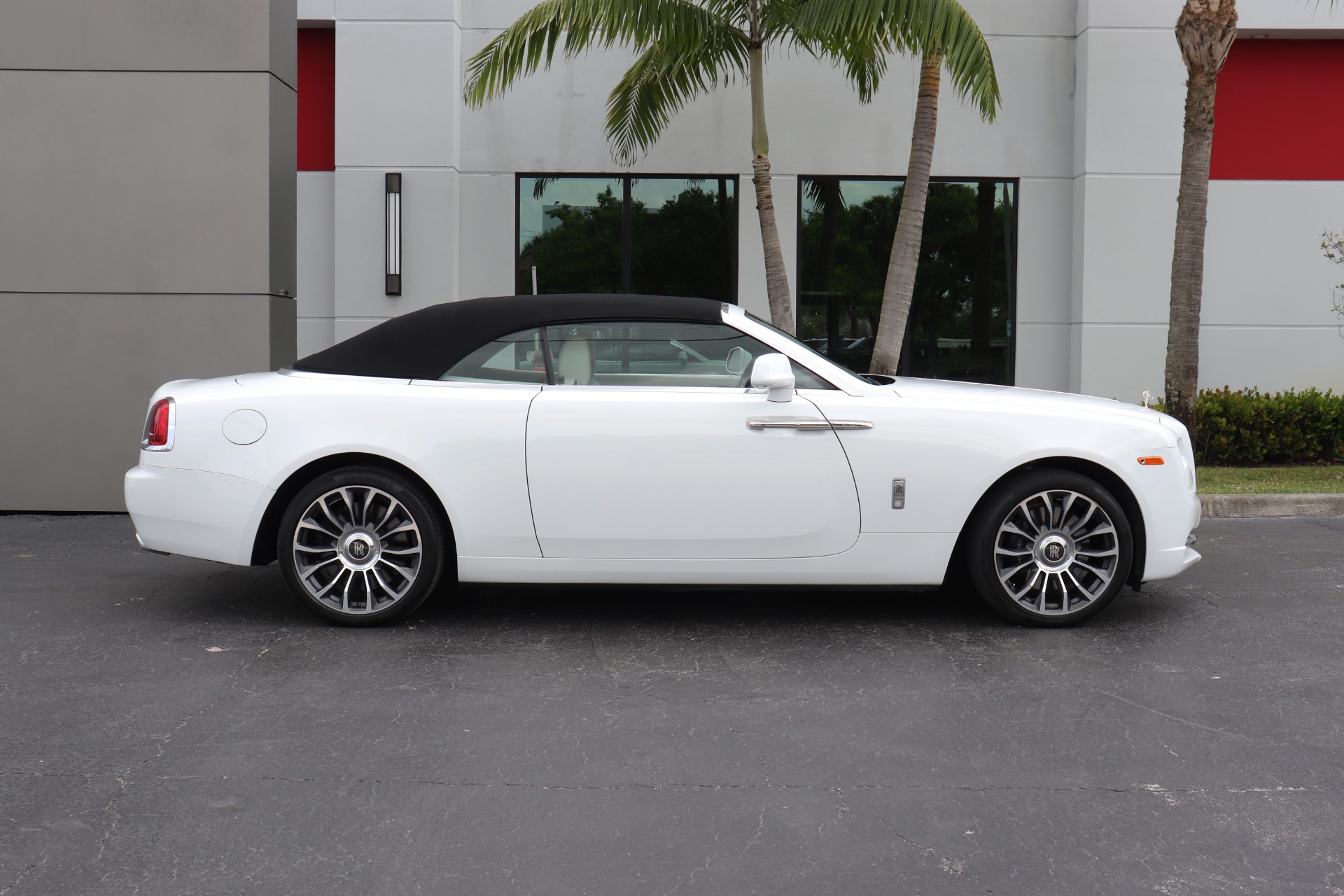 Used-2018-Rolls-Royce-Dawn