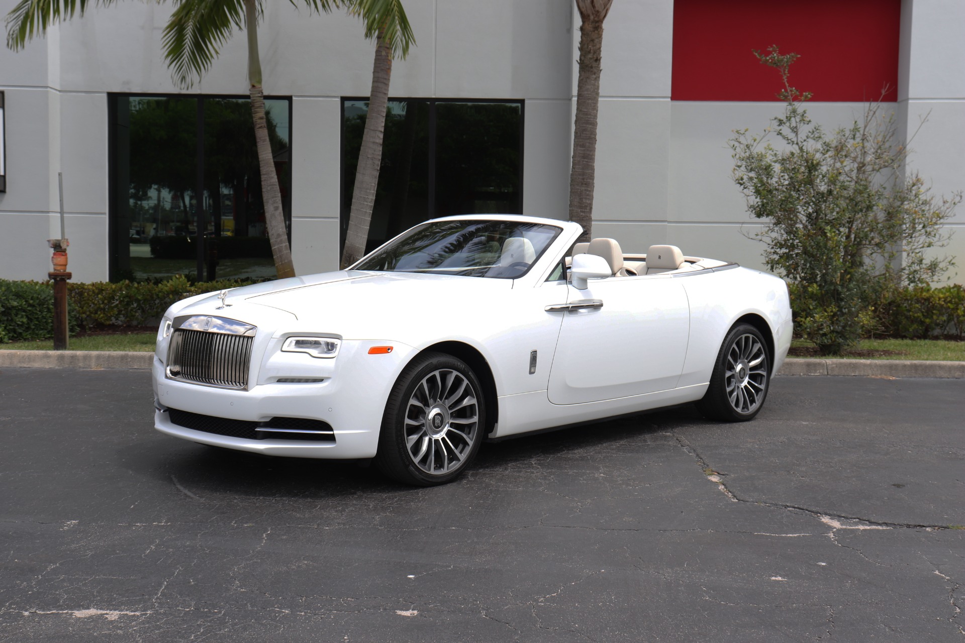 Used-2018-Rolls-Royce-Dawn