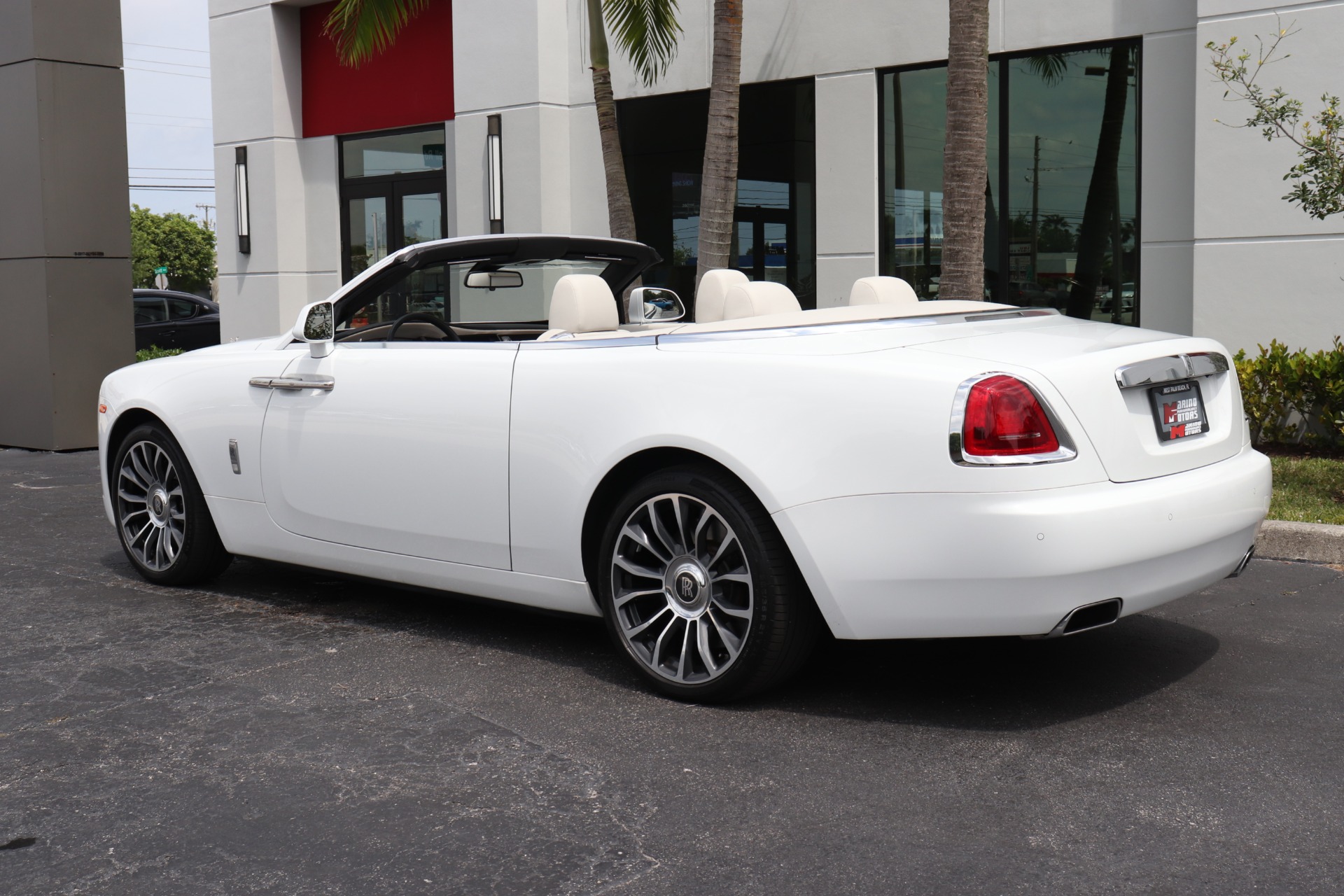 Used-2018-Rolls-Royce-Dawn
