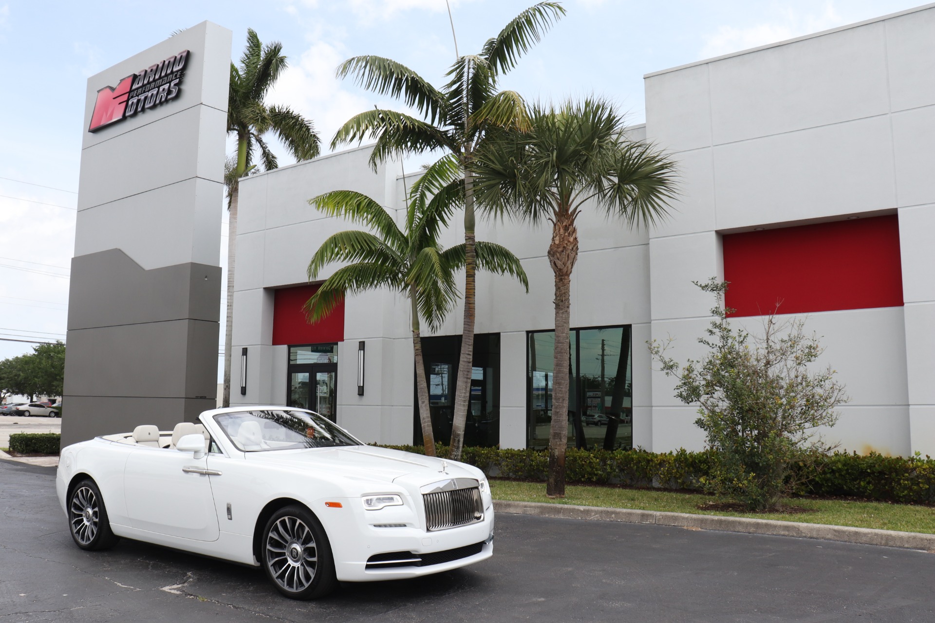 Used-2018-Rolls-Royce-Dawn