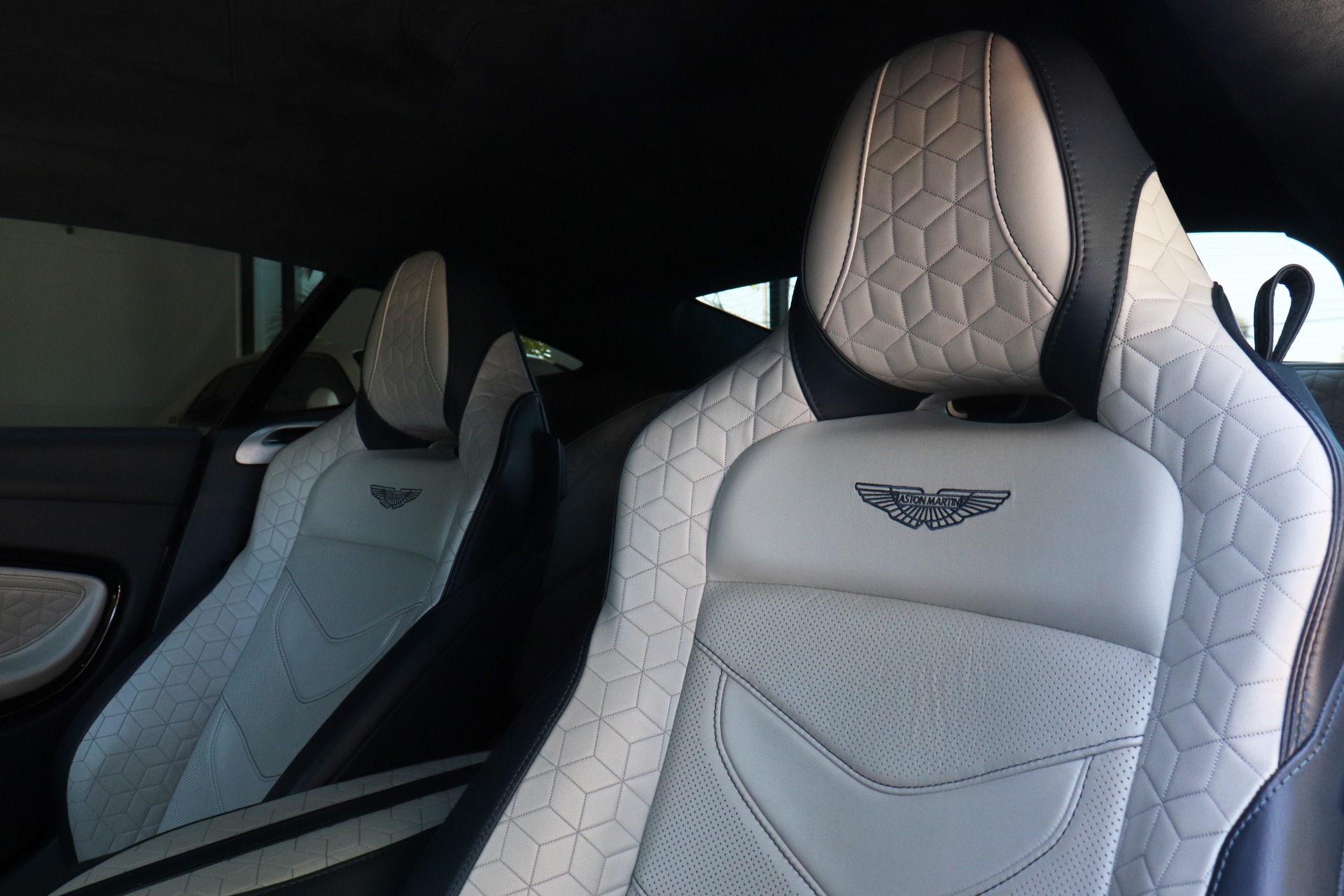 Used-2019-Aston-Martin-DBS-Superleggera