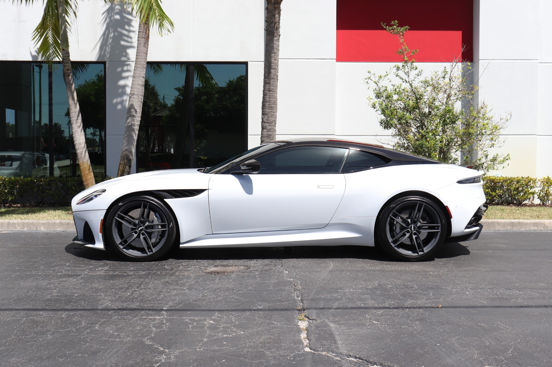 Used-2019-Aston-Martin-DBS-Superleggera
