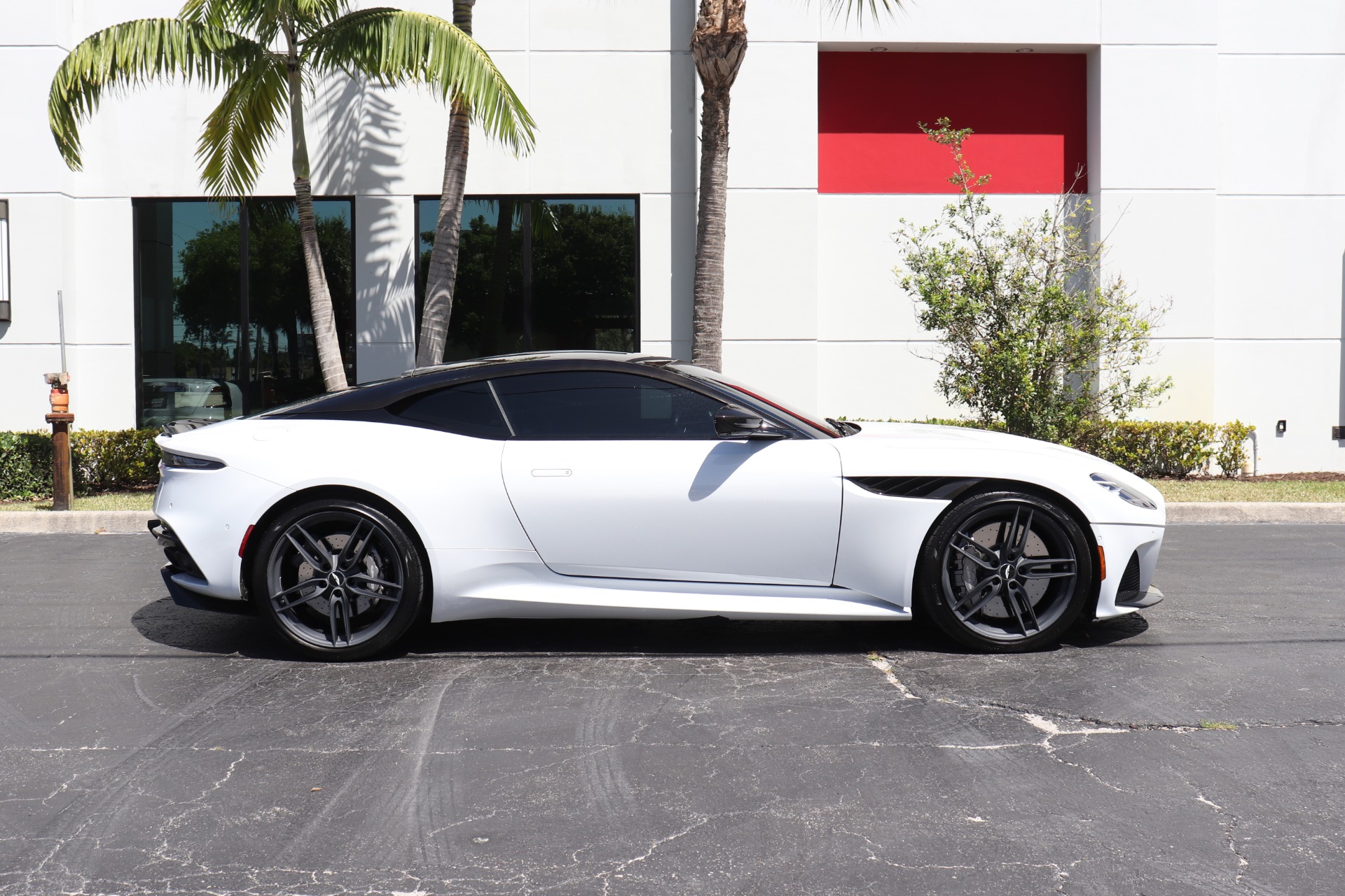 Used-2019-Aston-Martin-DBS-Superleggera