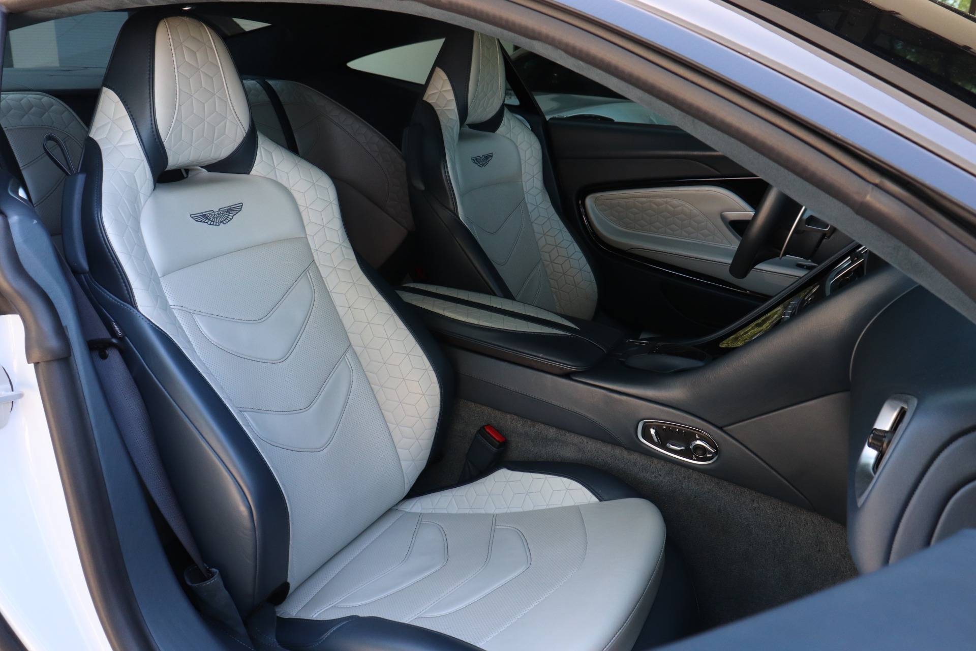 Used-2019-Aston-Martin-DBS-Superleggera