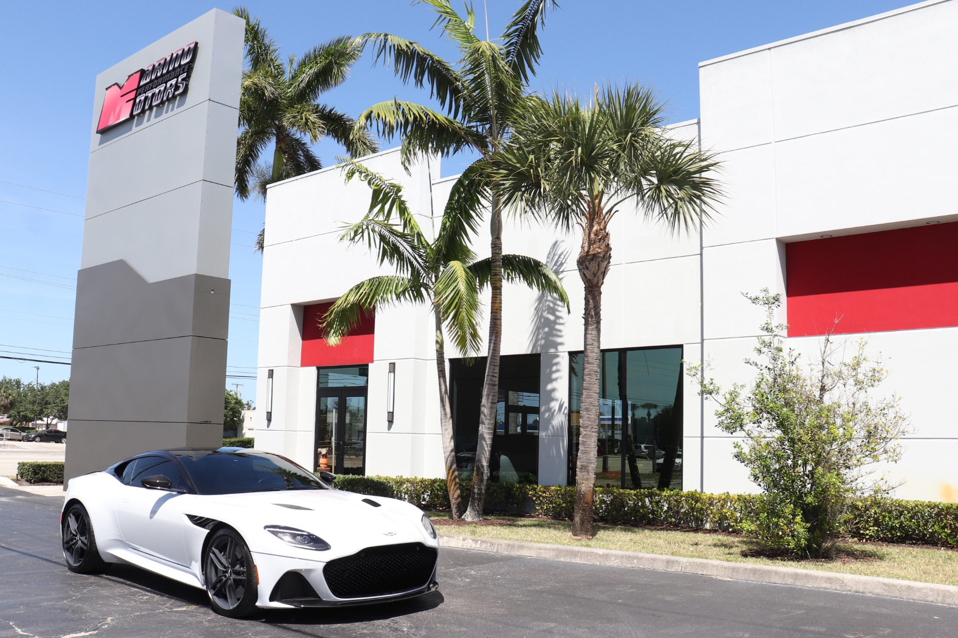 Used-2019-Aston-Martin-DBS-Superleggera