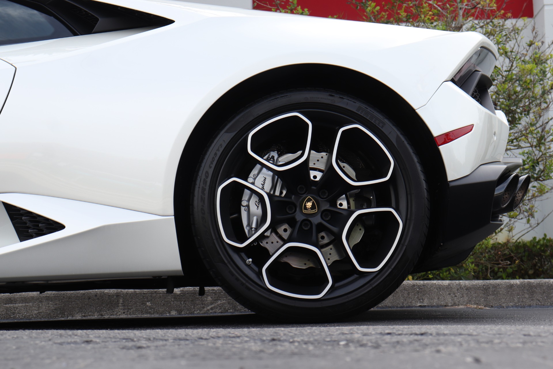 Used-2019-Lamborghini-Huracan-LP-580-2