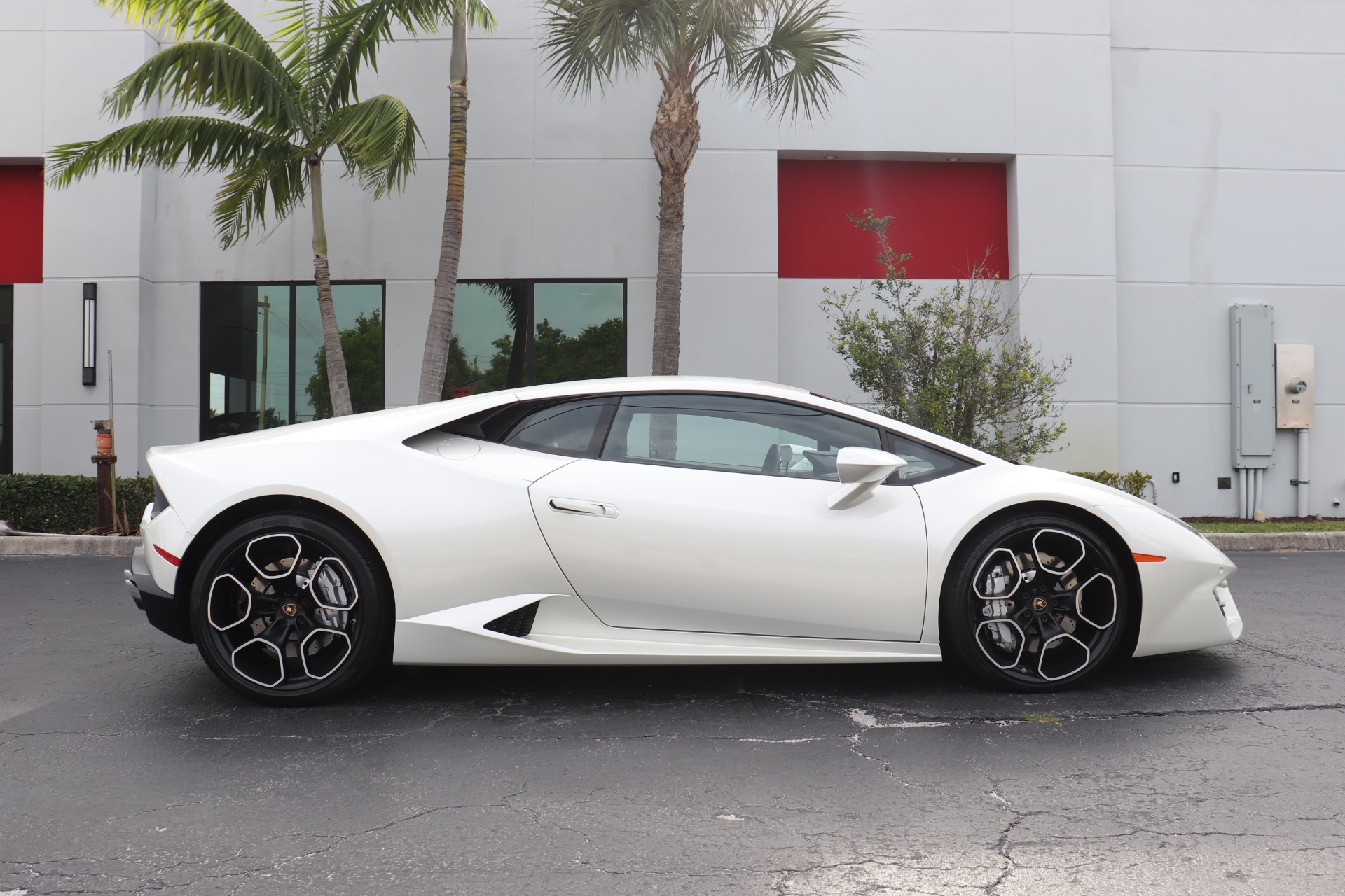 Used-2019-Lamborghini-Huracan-LP-580-2
