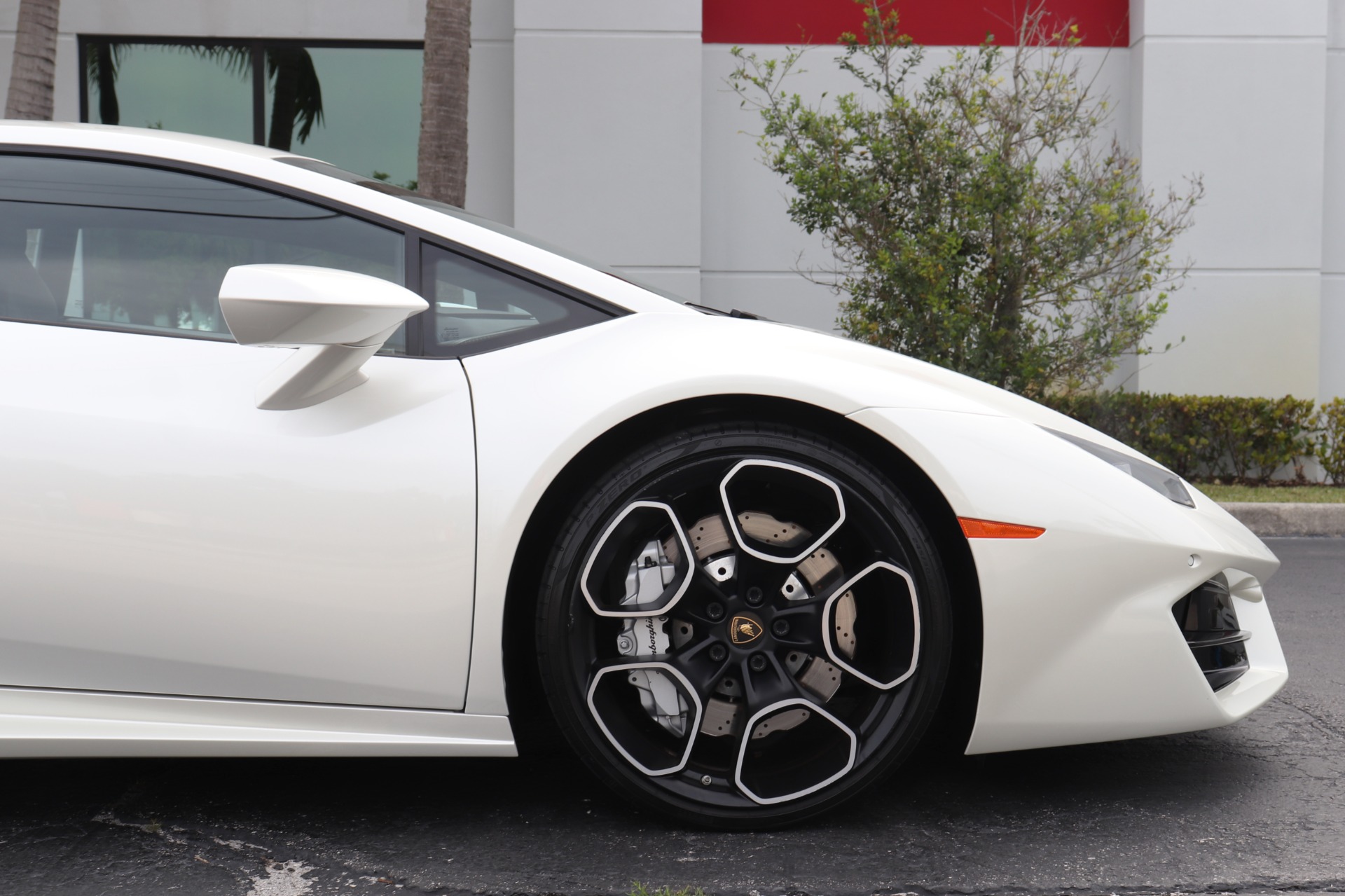 Used-2019-Lamborghini-Huracan-LP-580-2