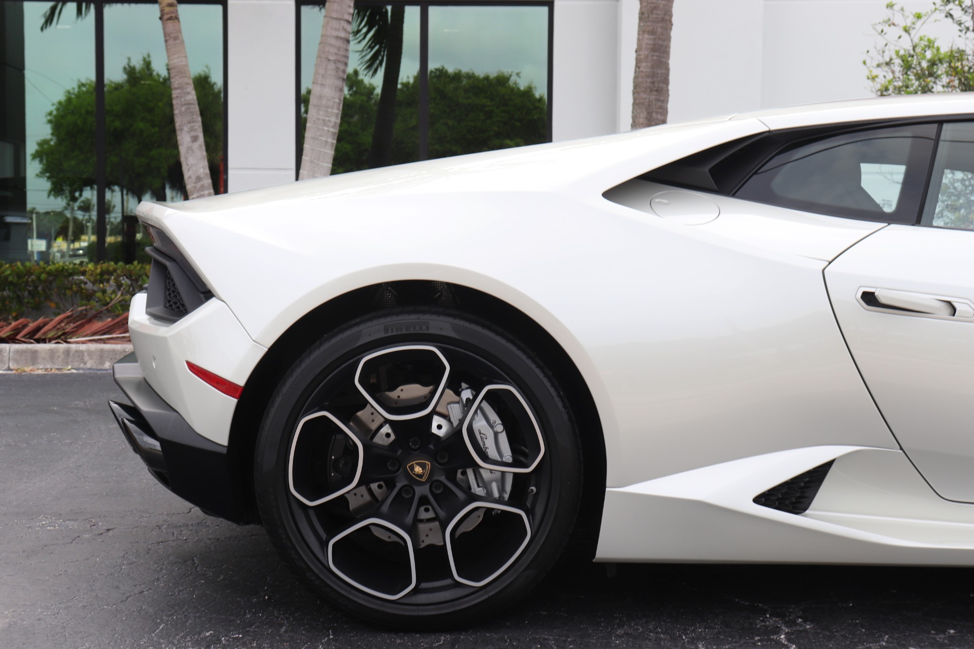 Used-2019-Lamborghini-Huracan-LP-580-2