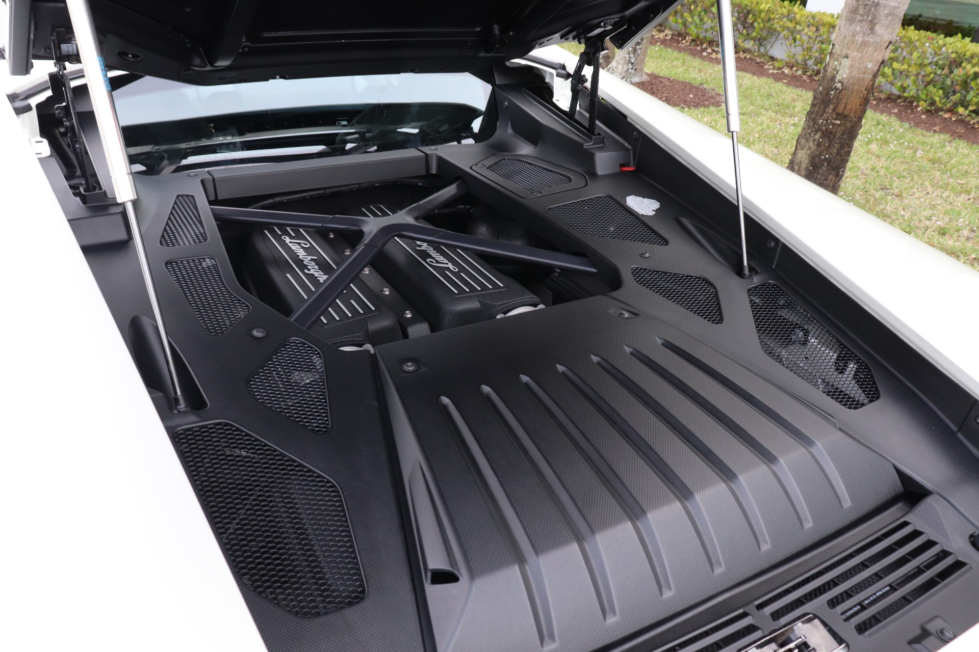 Used-2019-Lamborghini-Huracan-LP-580-2