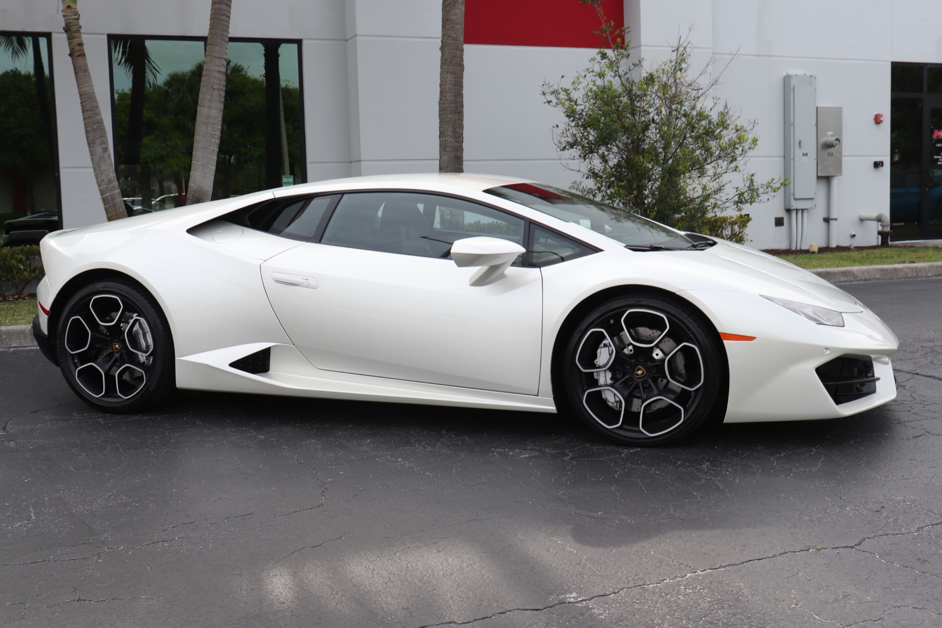 Used-2019-Lamborghini-Huracan-LP-580-2