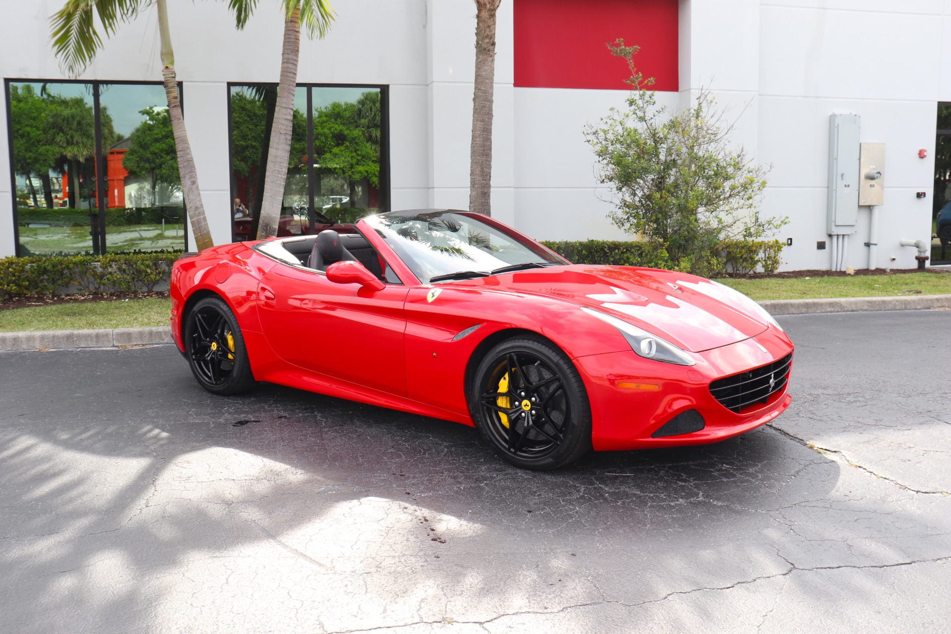 Used-2016-Ferrari-California-T